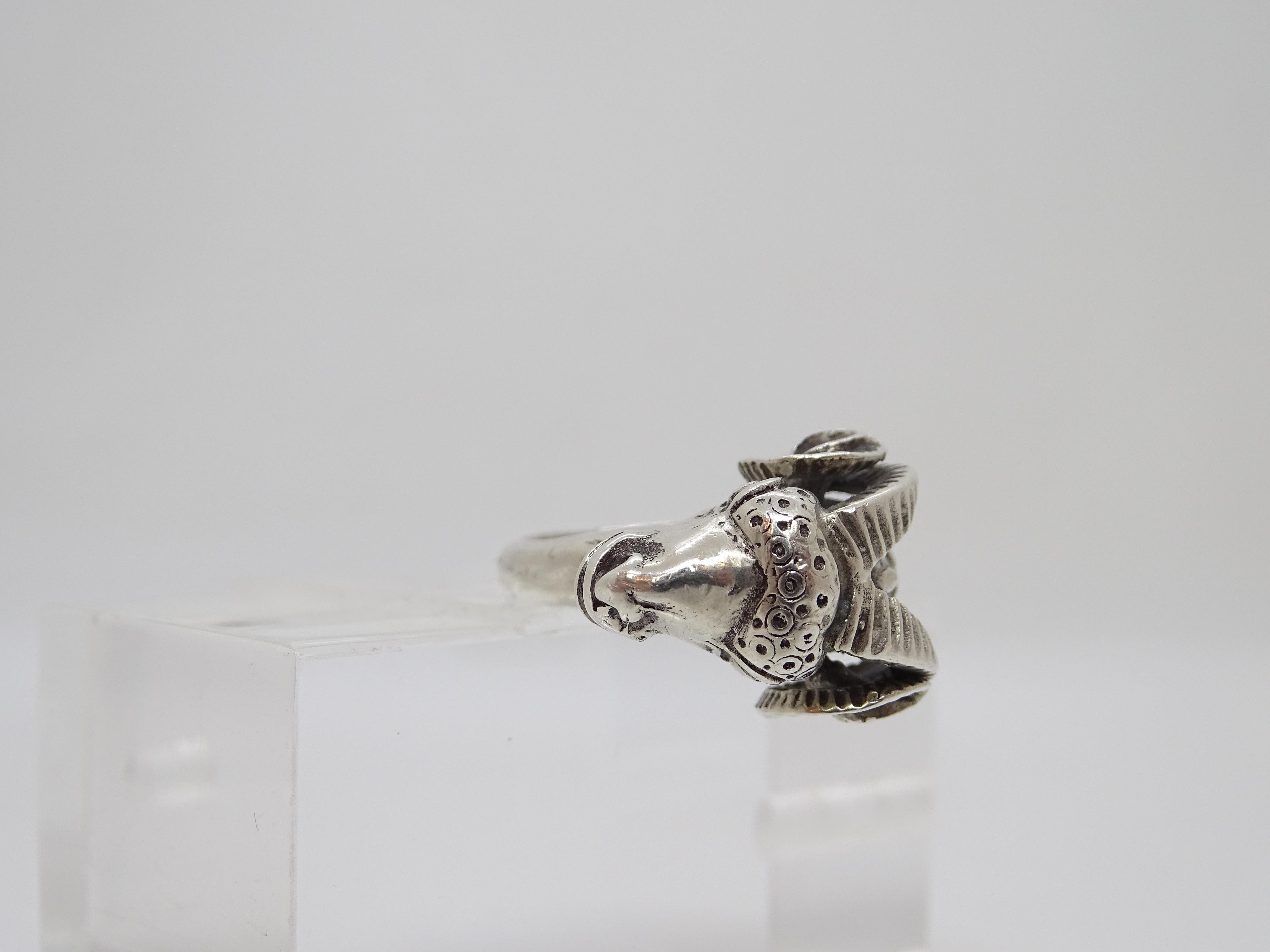 Anello greco d'epoca in argento 925 Testa di ariete in vendita 7