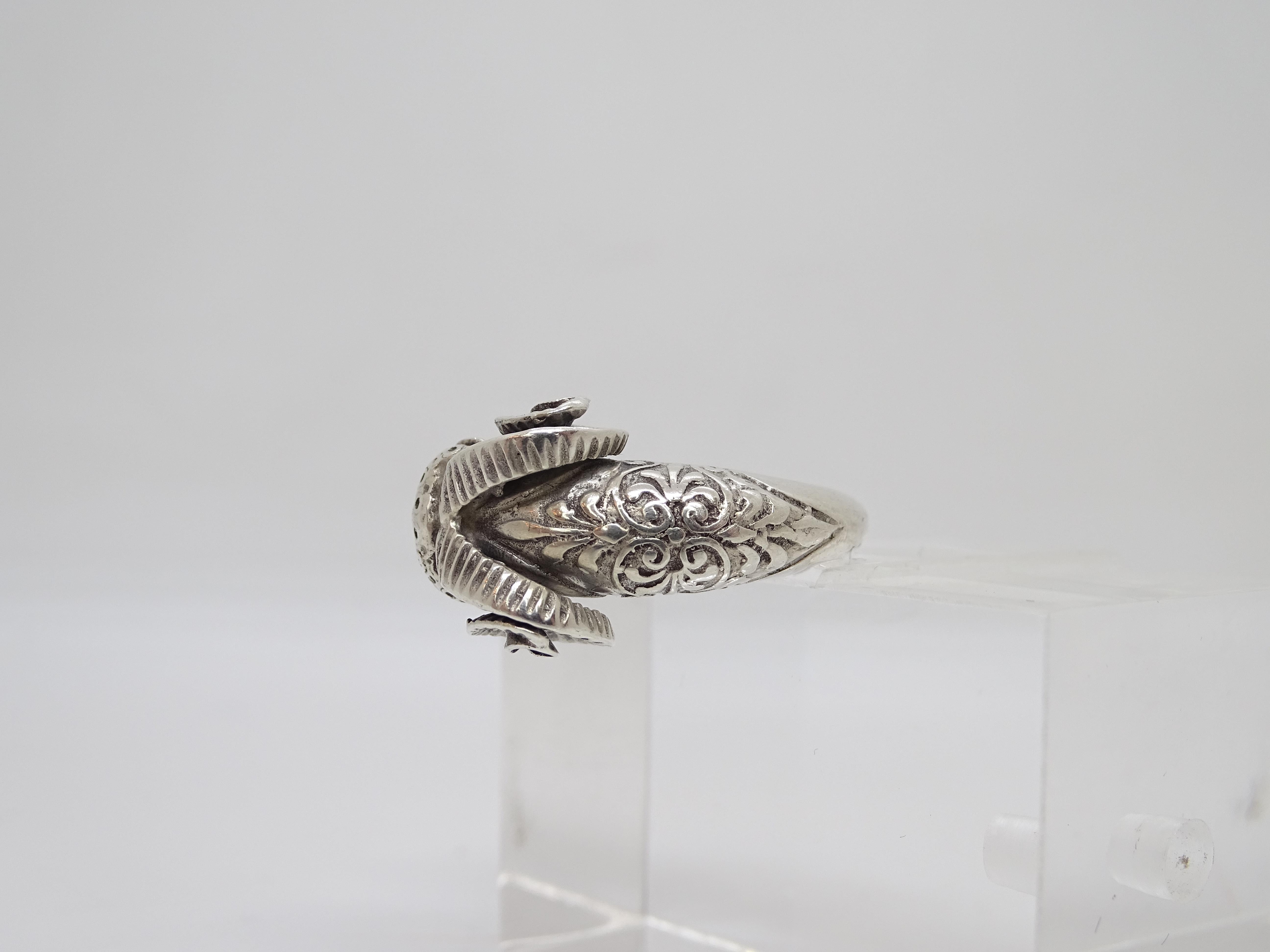 Anello greco d'epoca in argento 925 Testa di ariete in vendita 8