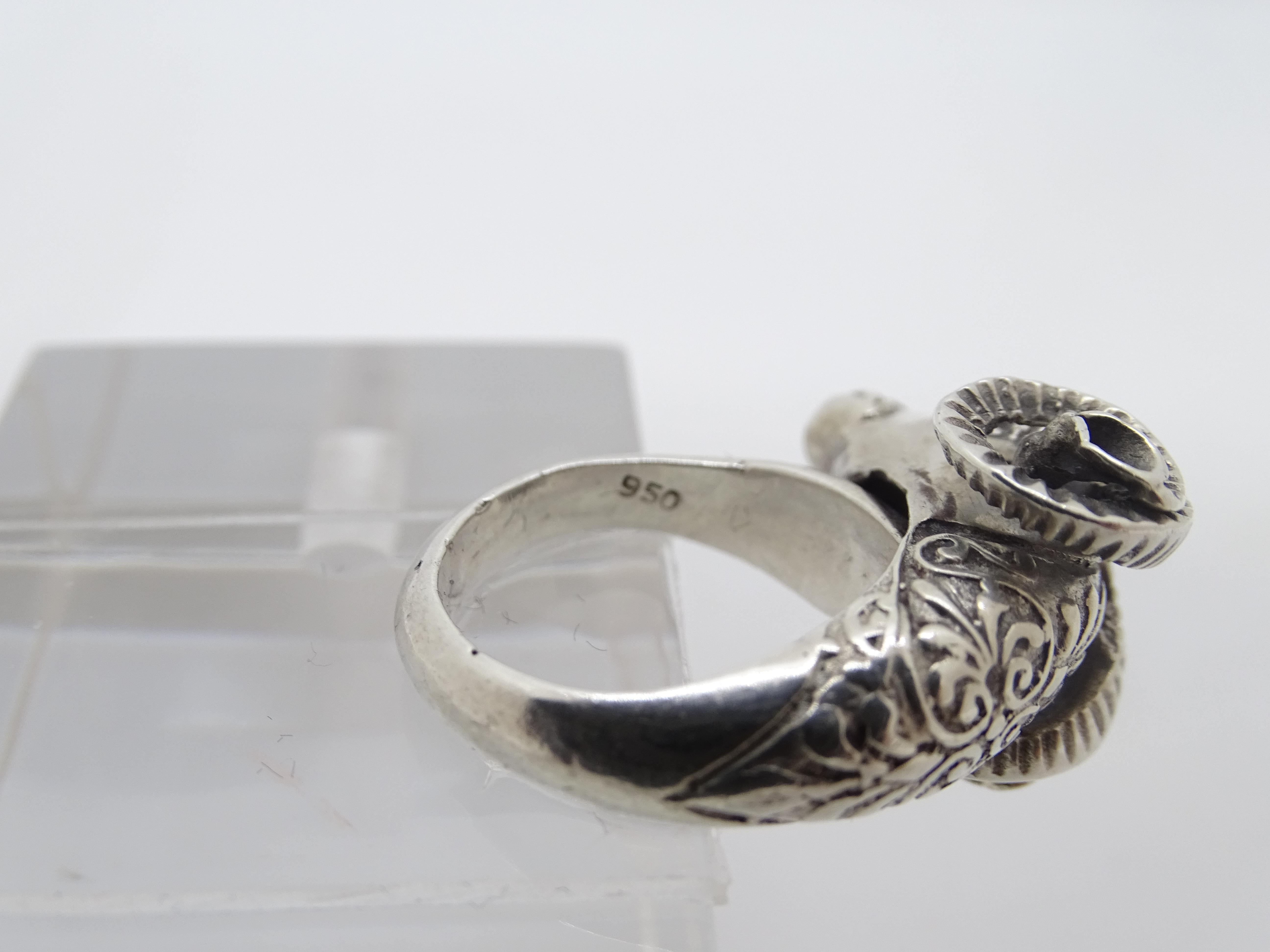 Anello greco d'epoca in argento 925 Testa di ariete in vendita 9