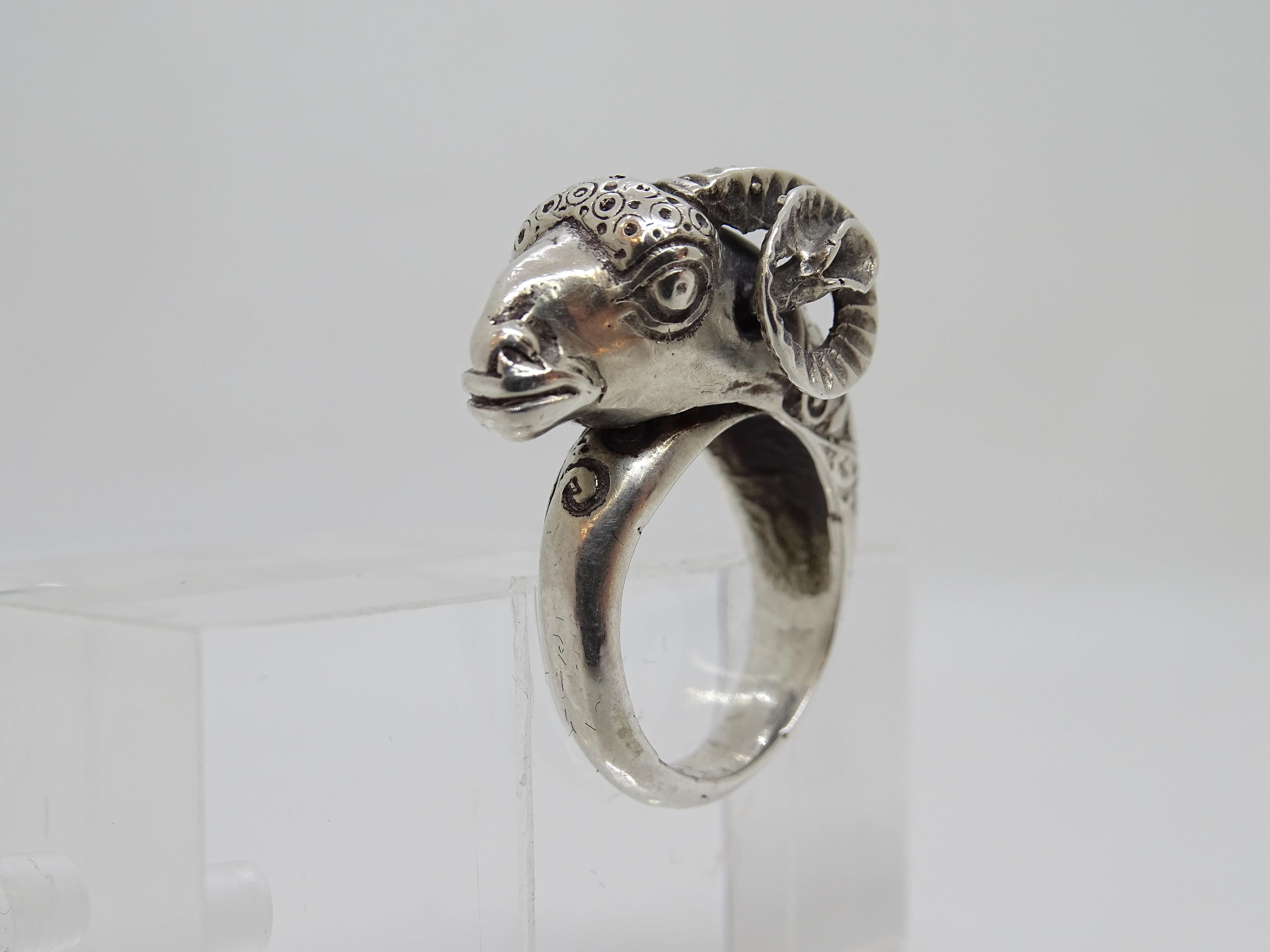 Anello greco d'epoca in argento 925 Testa di ariete in vendita 15