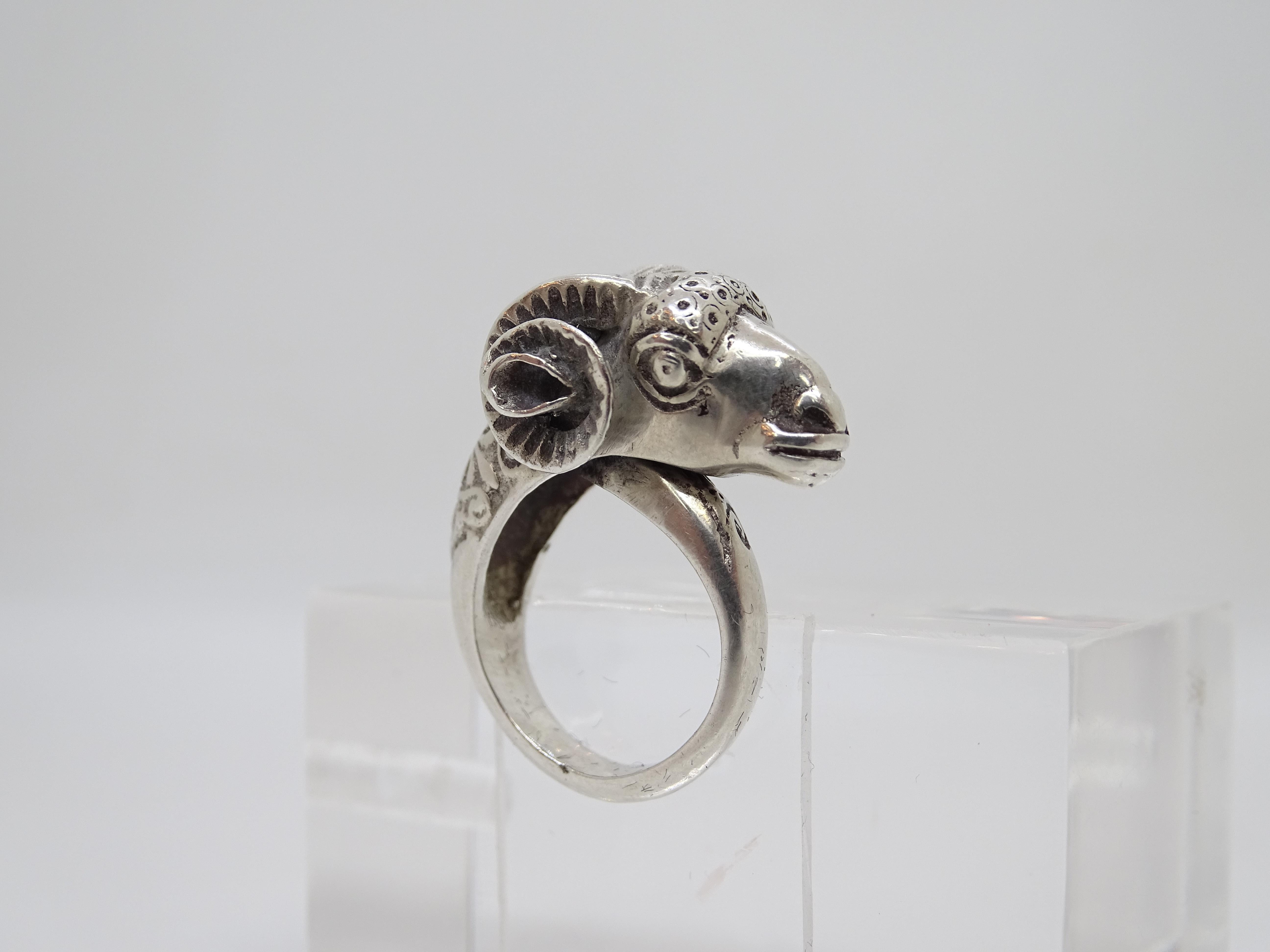Anello greco d'epoca in argento 925 Testa di ariete in vendita 3