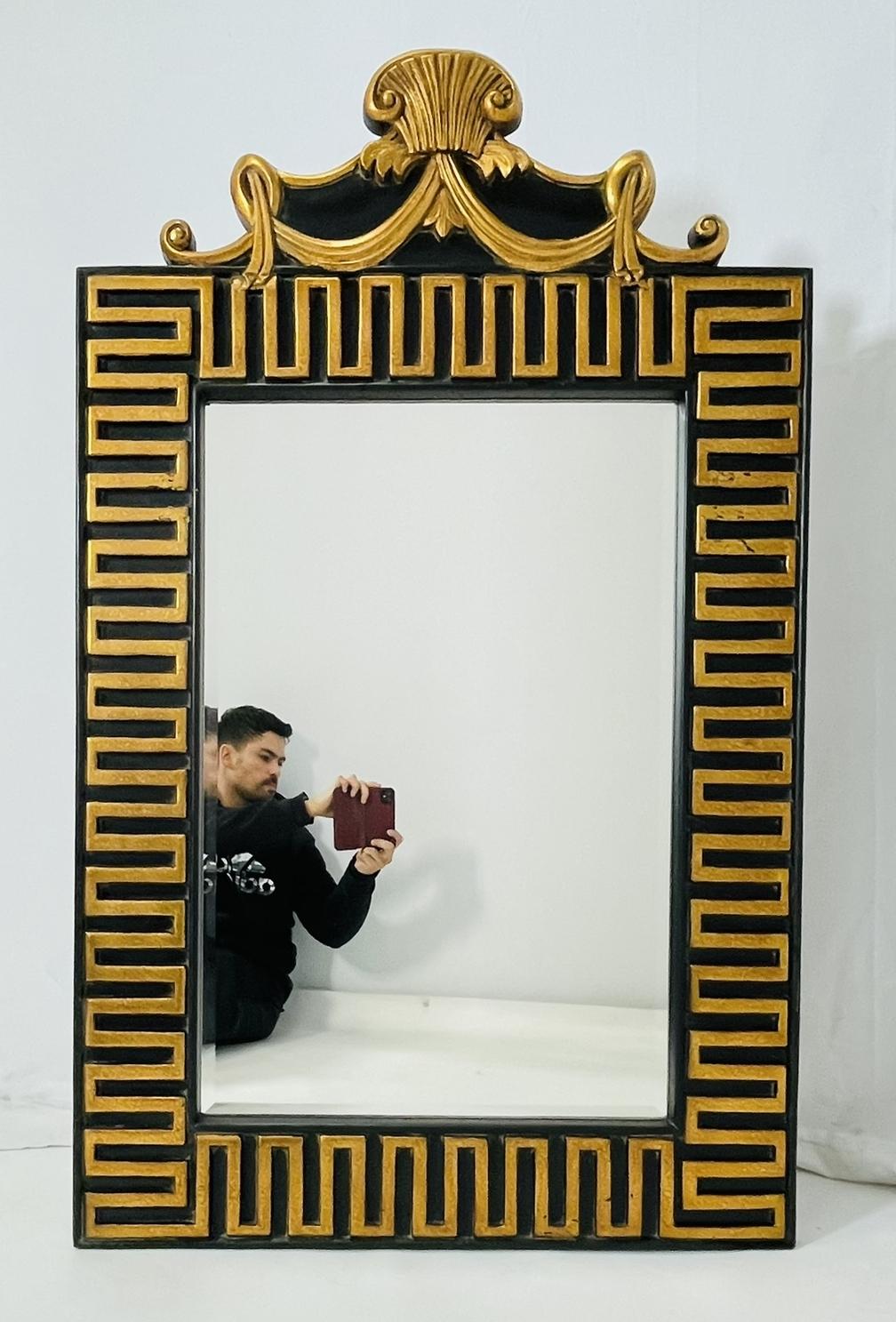 Néoclassique Vintage Miroir à clé grecque en bois noir et doré Attribué à Maitland-Smith en vente