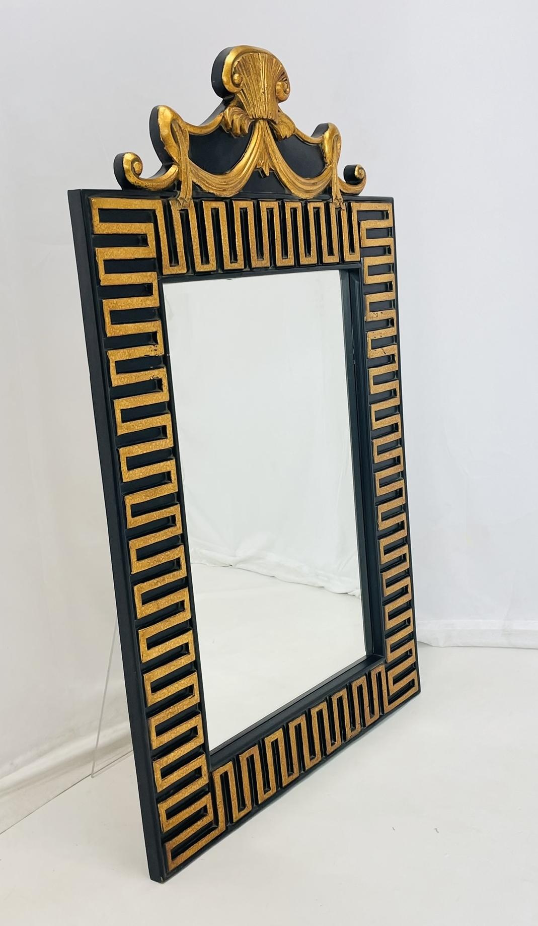 Néoclassique Vieux miroir à clé grecque en bois massif avec dorure  attb de Maitland Smith en vente