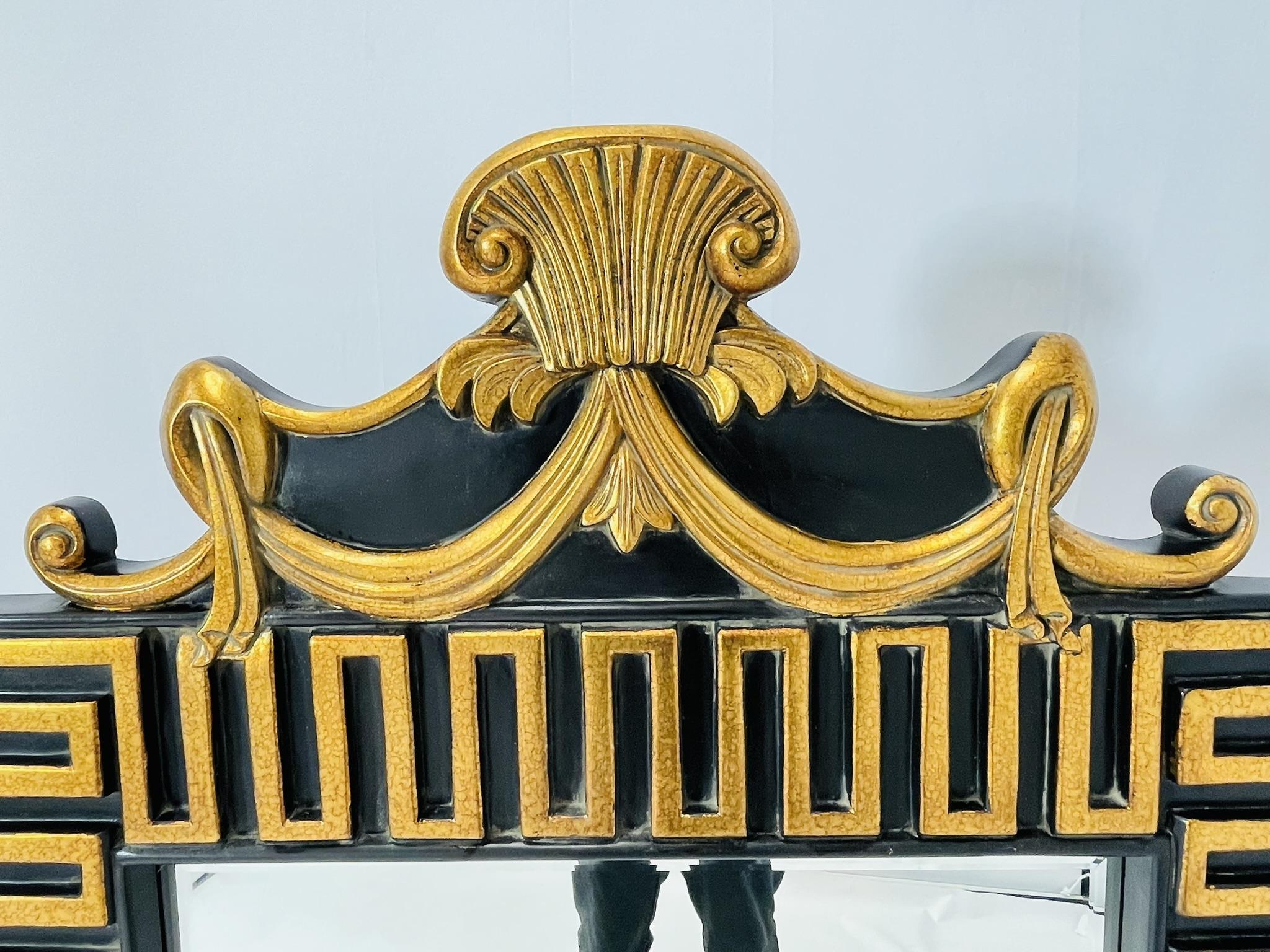 Doré Vieux miroir à clé grecque en bois massif avec dorure  attb de Maitland Smith en vente