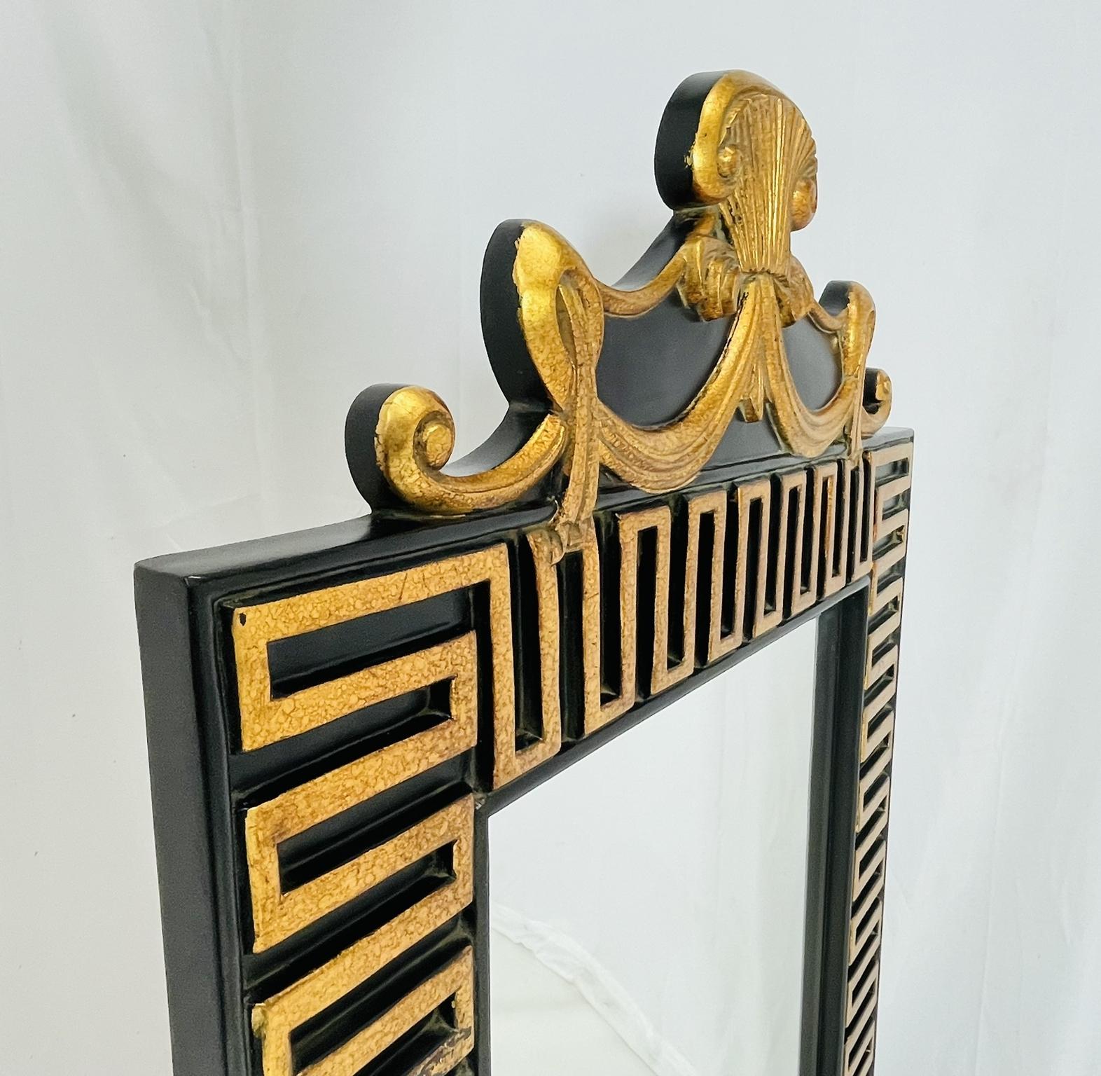Or Vieux miroir à clé grecque en bois massif avec dorure  attb de Maitland Smith en vente