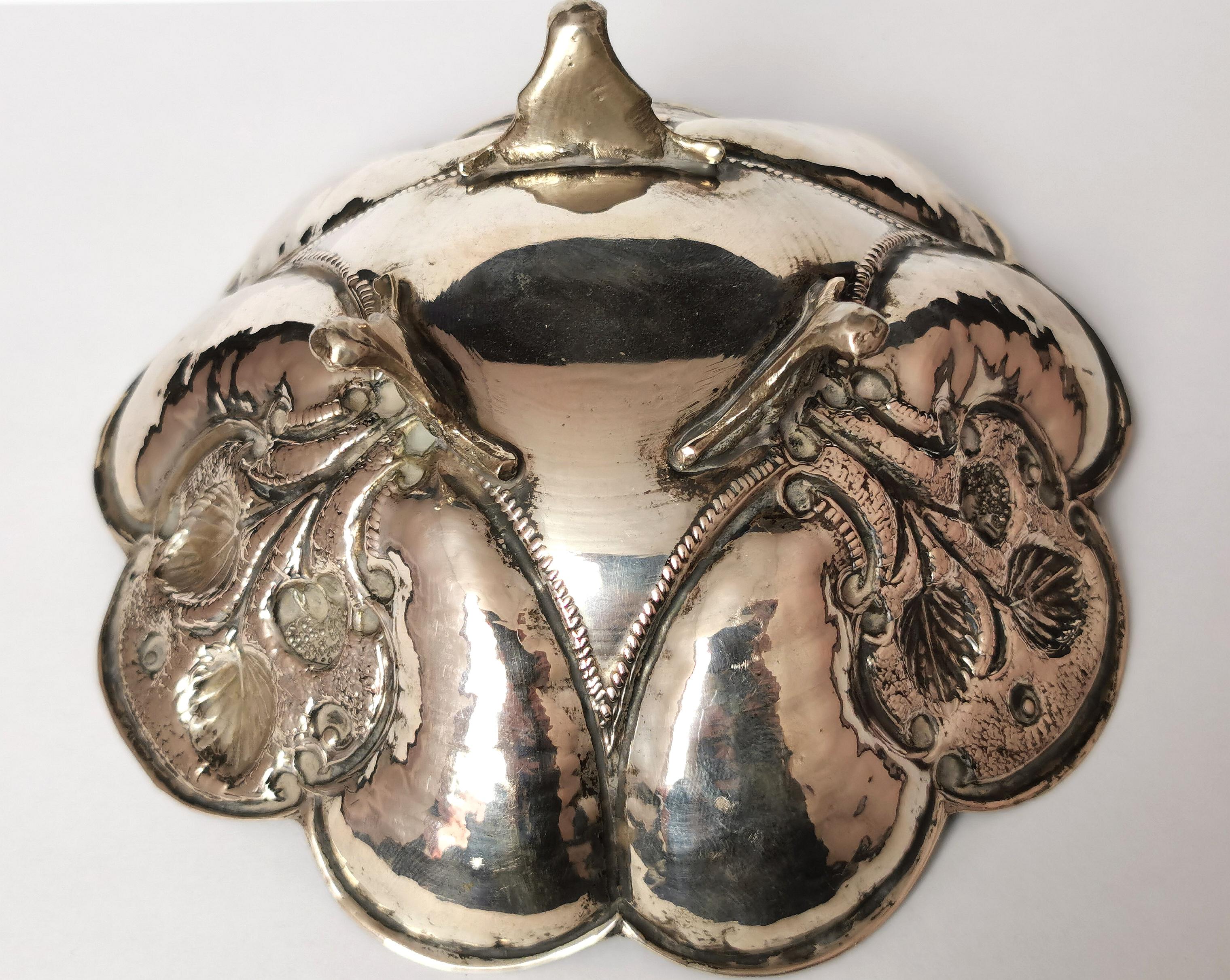 Vintage Greek Silver Bowl, Dish, Centrepiece In Good Condition For Sale In NEWARK, GB
