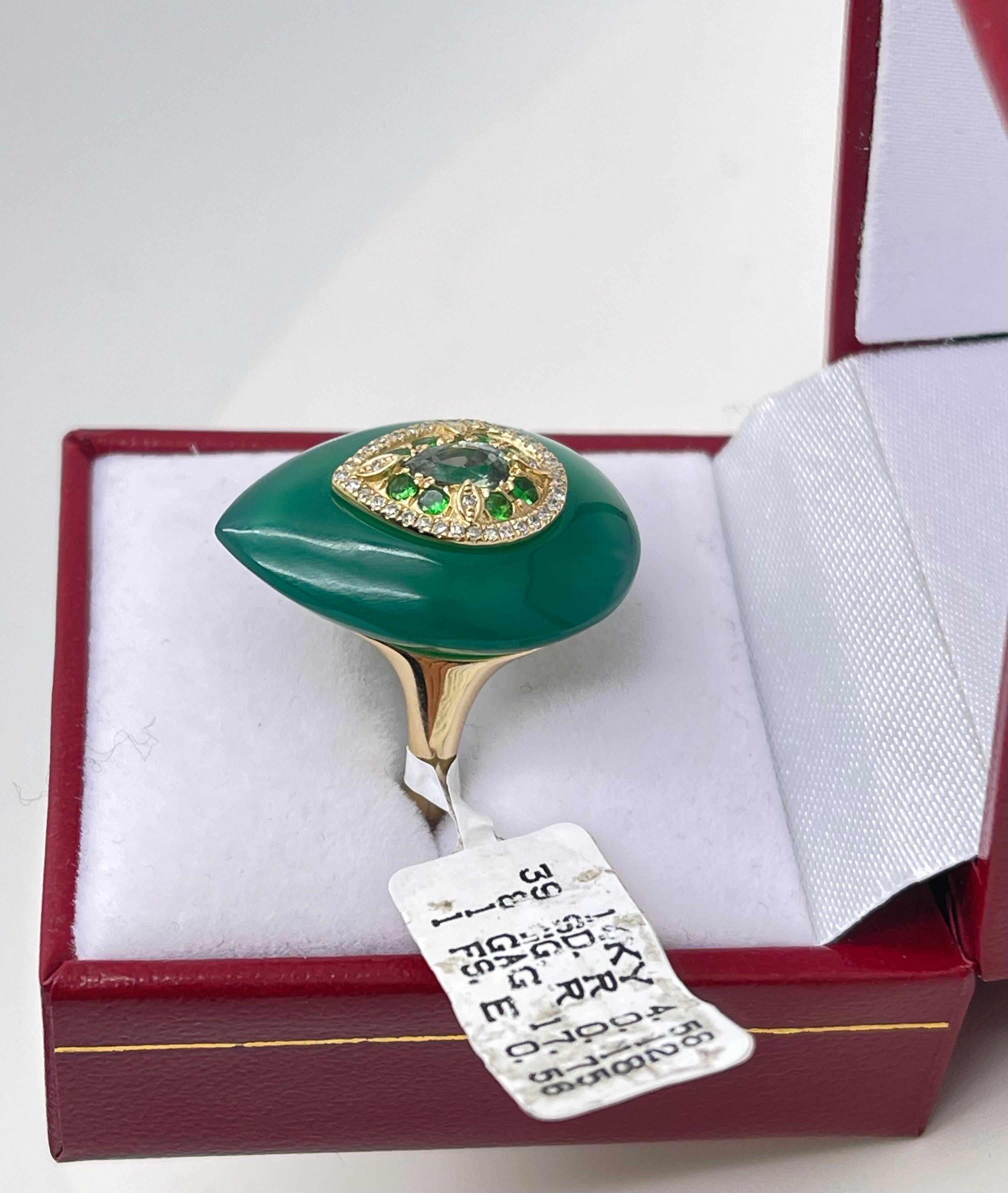 Ring aus 14 Karat grünem Achat, Smaragd, Diamant und grünem Granat (Tropfenschliff) im Angebot