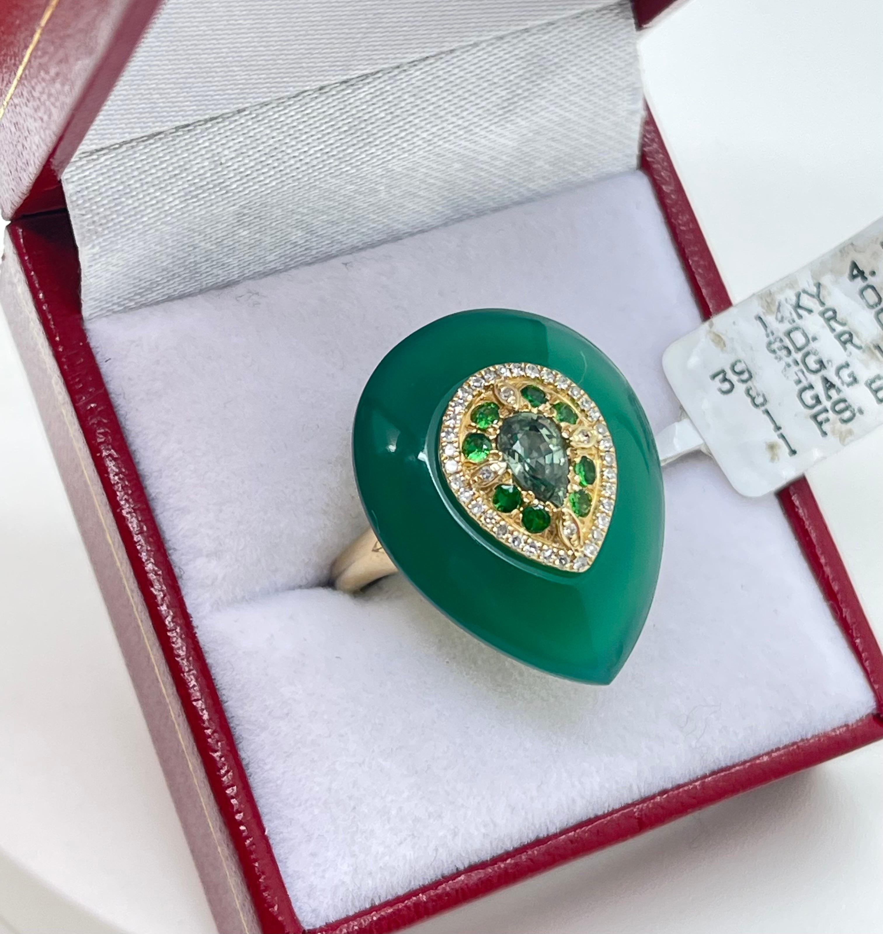 Ring aus 14 Karat grünem Achat, Smaragd, Diamant und grünem Granat im Zustand „Neu“ im Angebot in Fort Lauderdale, FL
