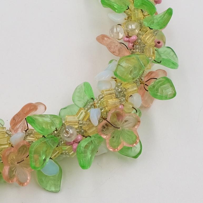 Vintage Green and Pink Glass Flowers Necklace  1940's In Good Condition In Austin, TX