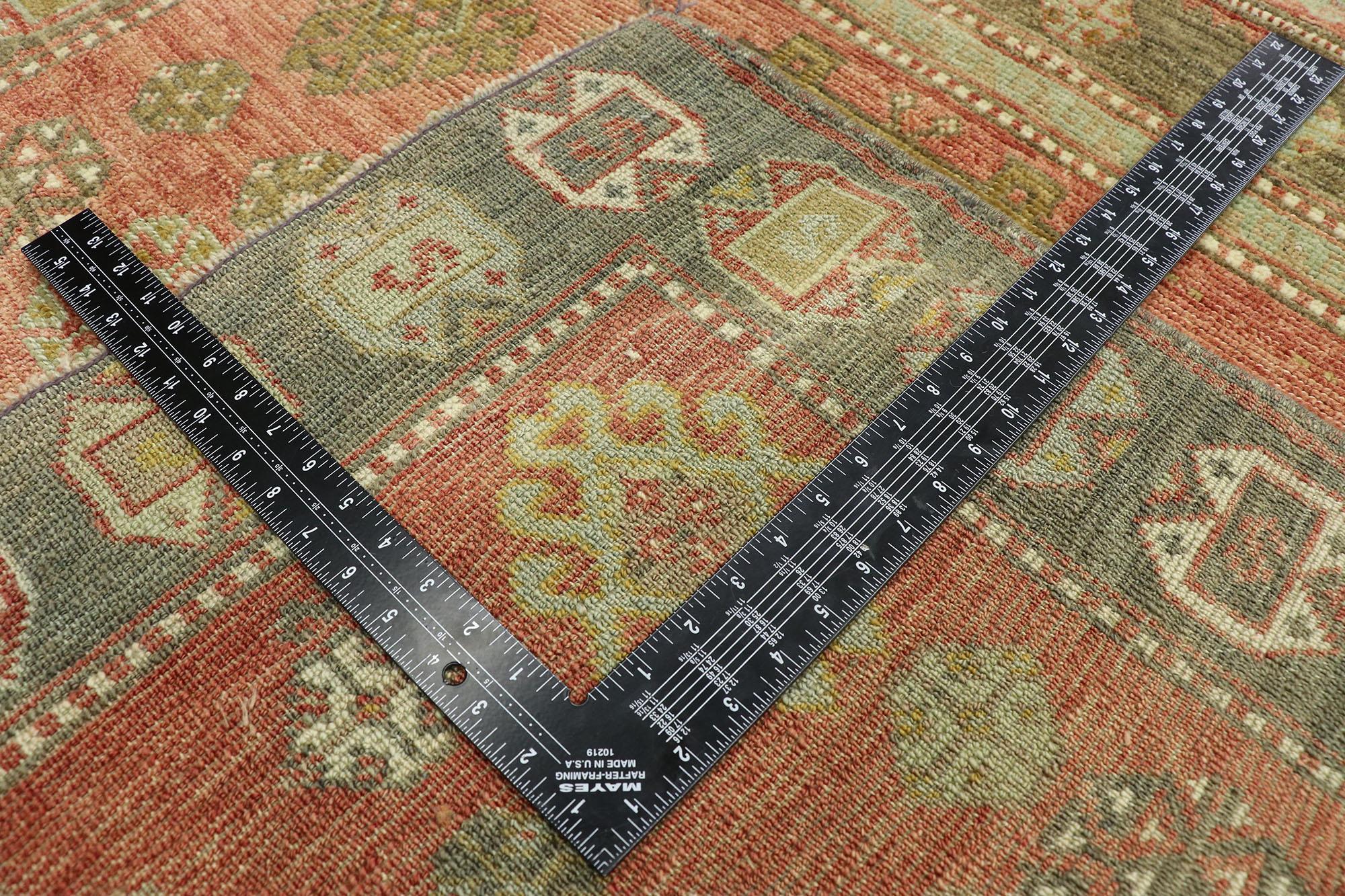Alfombra Turca Oushak Vintage Verde y Roja, 03'07 X 14'06 en Bueno estado para la venta en Dallas, TX