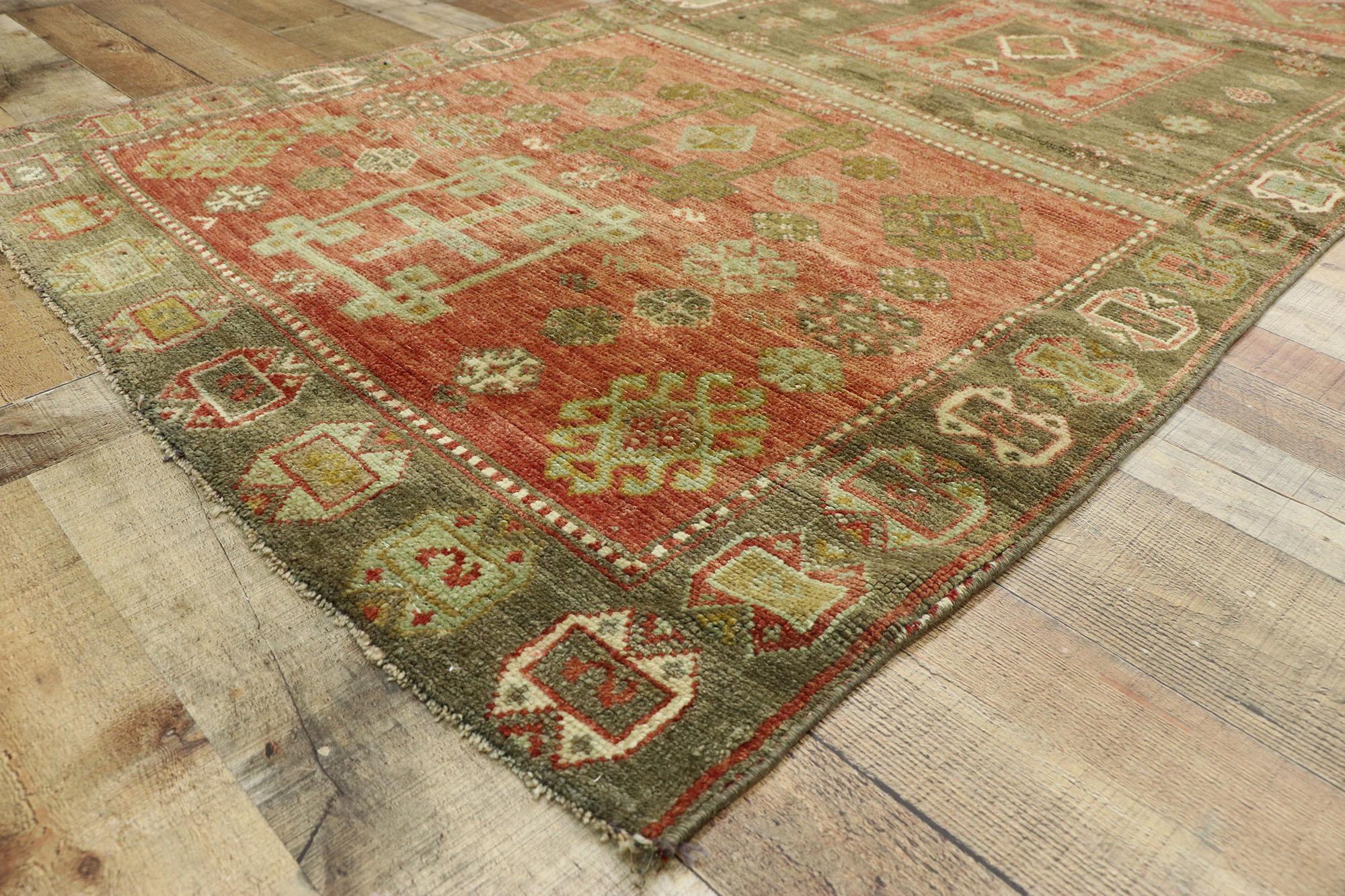 Alfombra Turca Oushak Vintage Verde y Roja, 03'07 X 14'06 siglo XX en venta