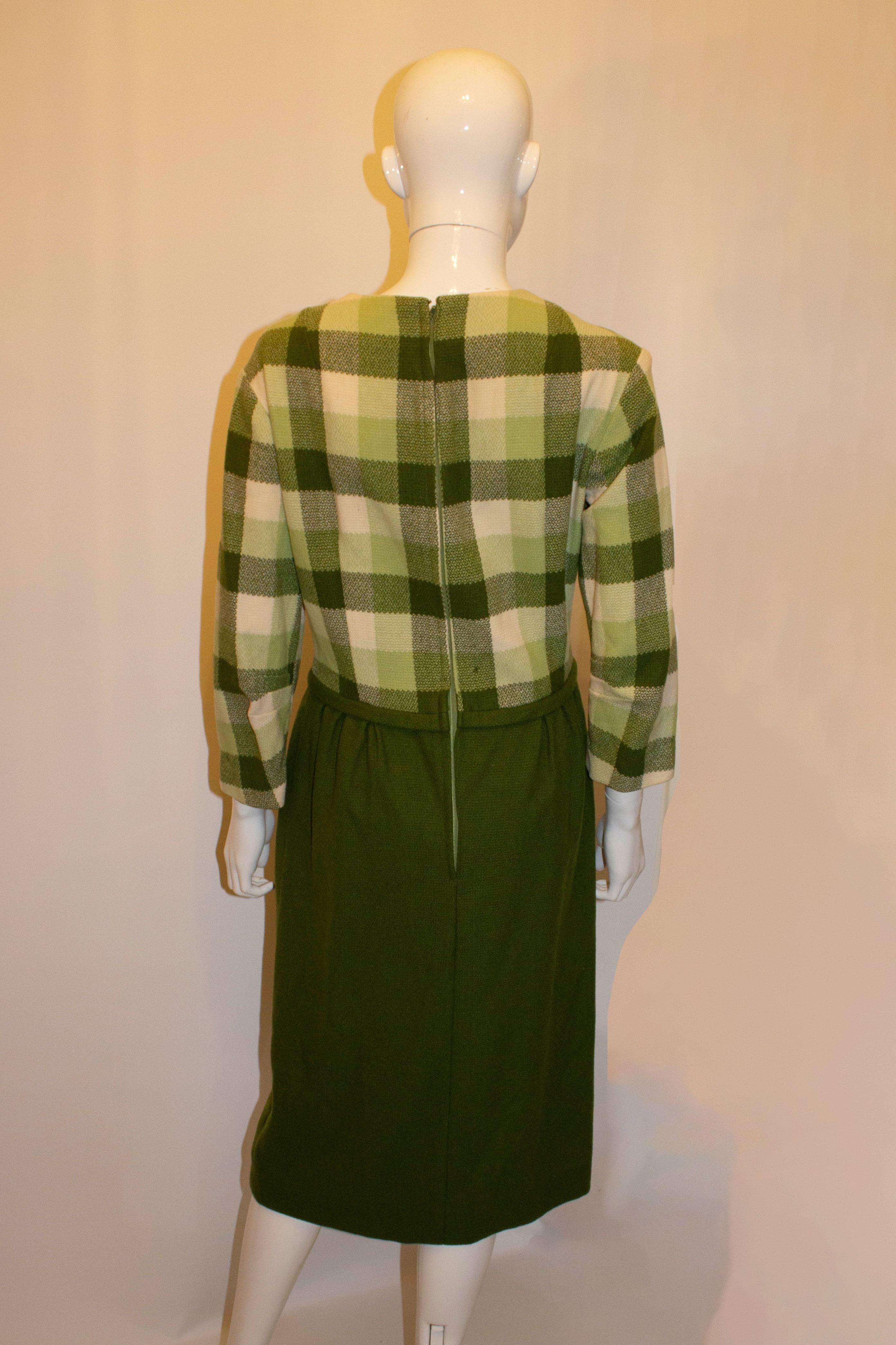 Vintage Green and White Day Dress In Good Condition For Sale In London, GB