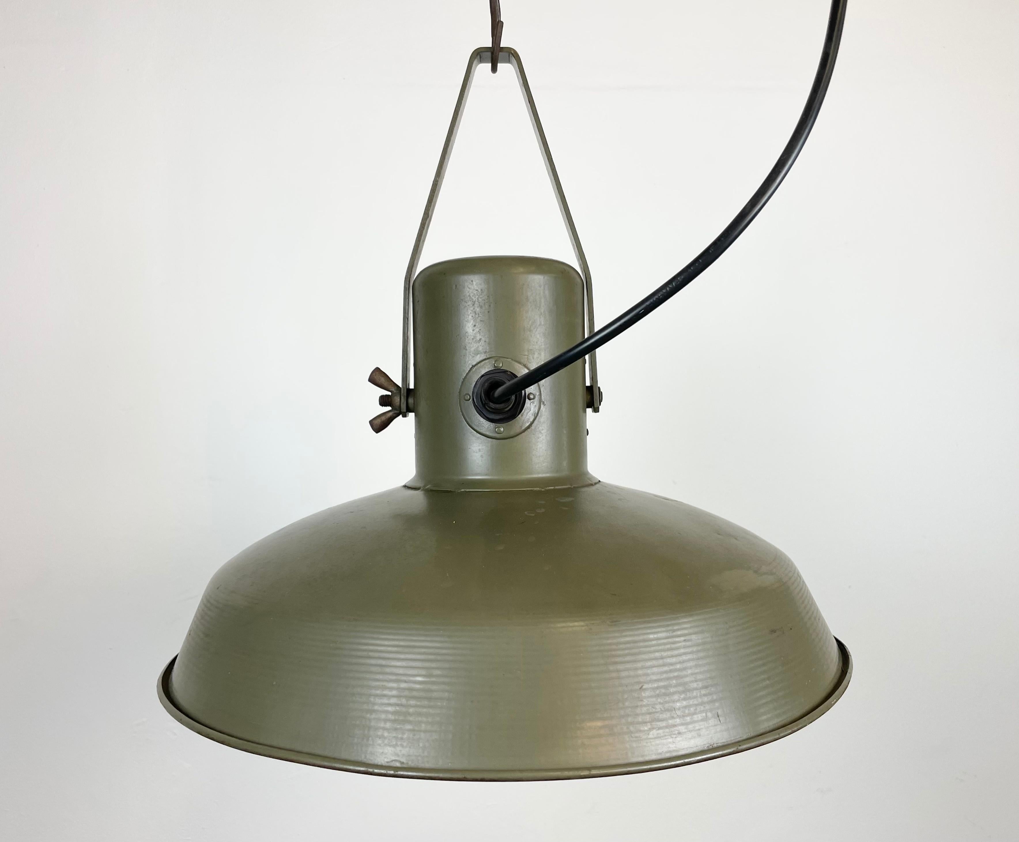 Vintage Green Army Pendant Lamp, 1960s For Sale 5