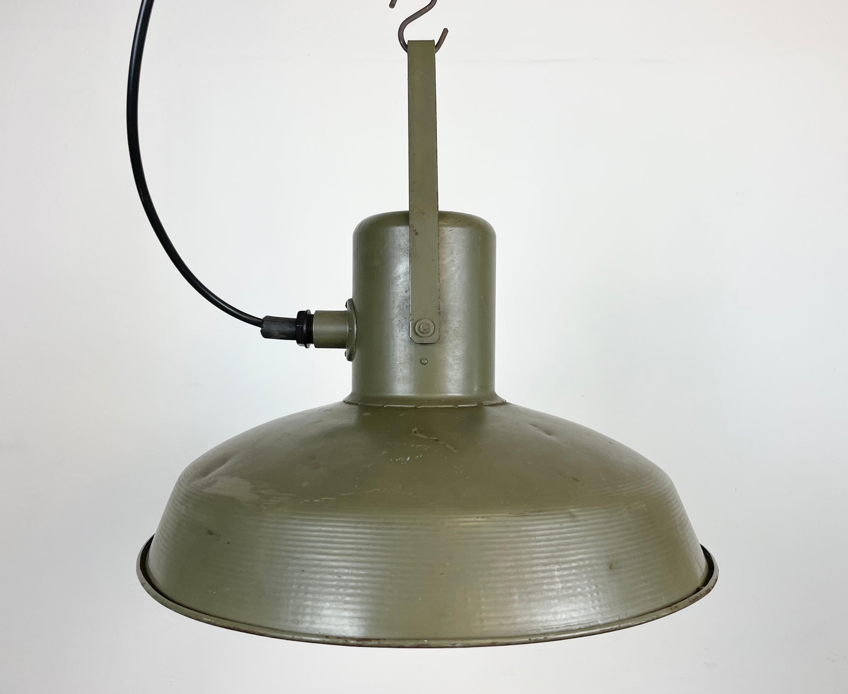 Industrial Vintage Green Army Pendant Lamp, 1960s For Sale