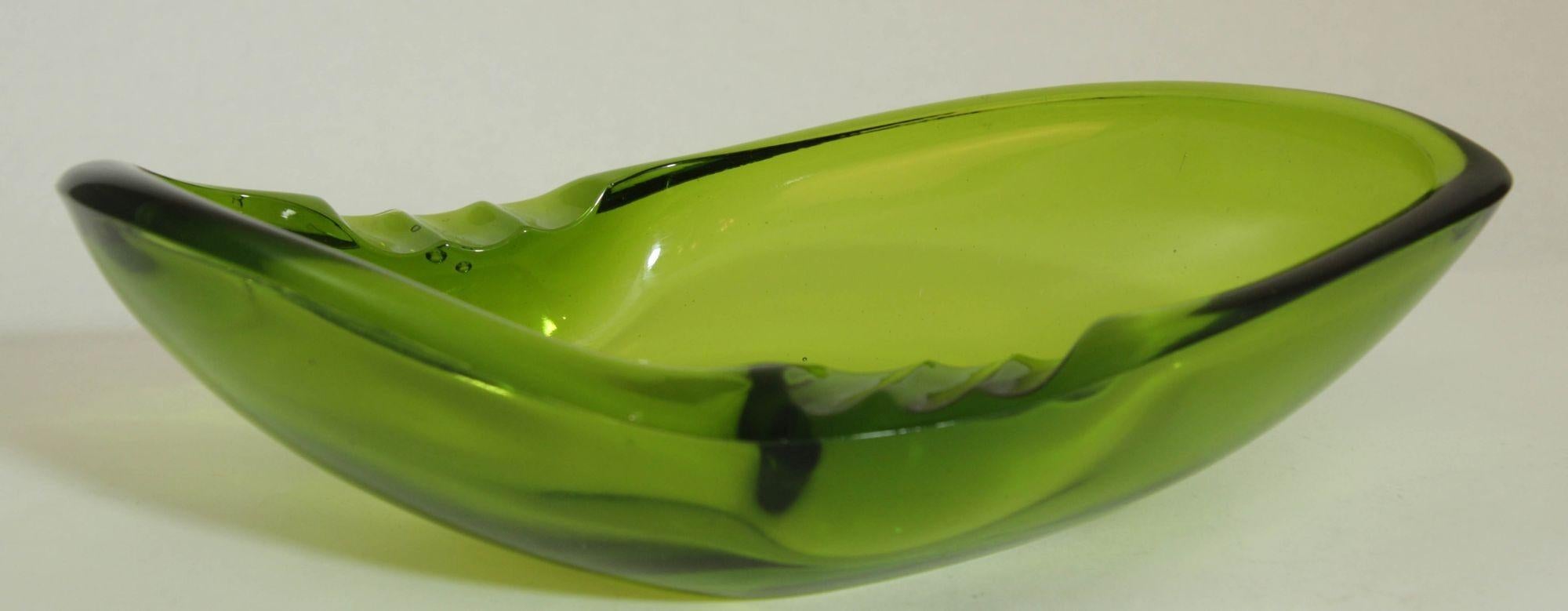 Mid-Century Modern Vintage Green Art Glass Teardrop Boomerang Shape Ashtray 1960s