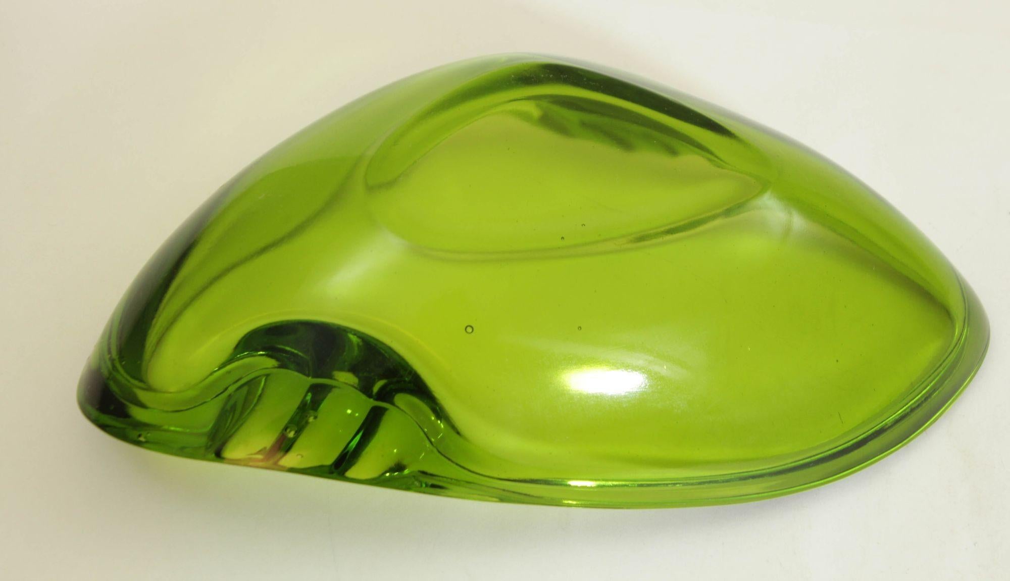 20th Century Vintage Green Art Glass Teardrop Boomerang Shape Ashtray 1960s