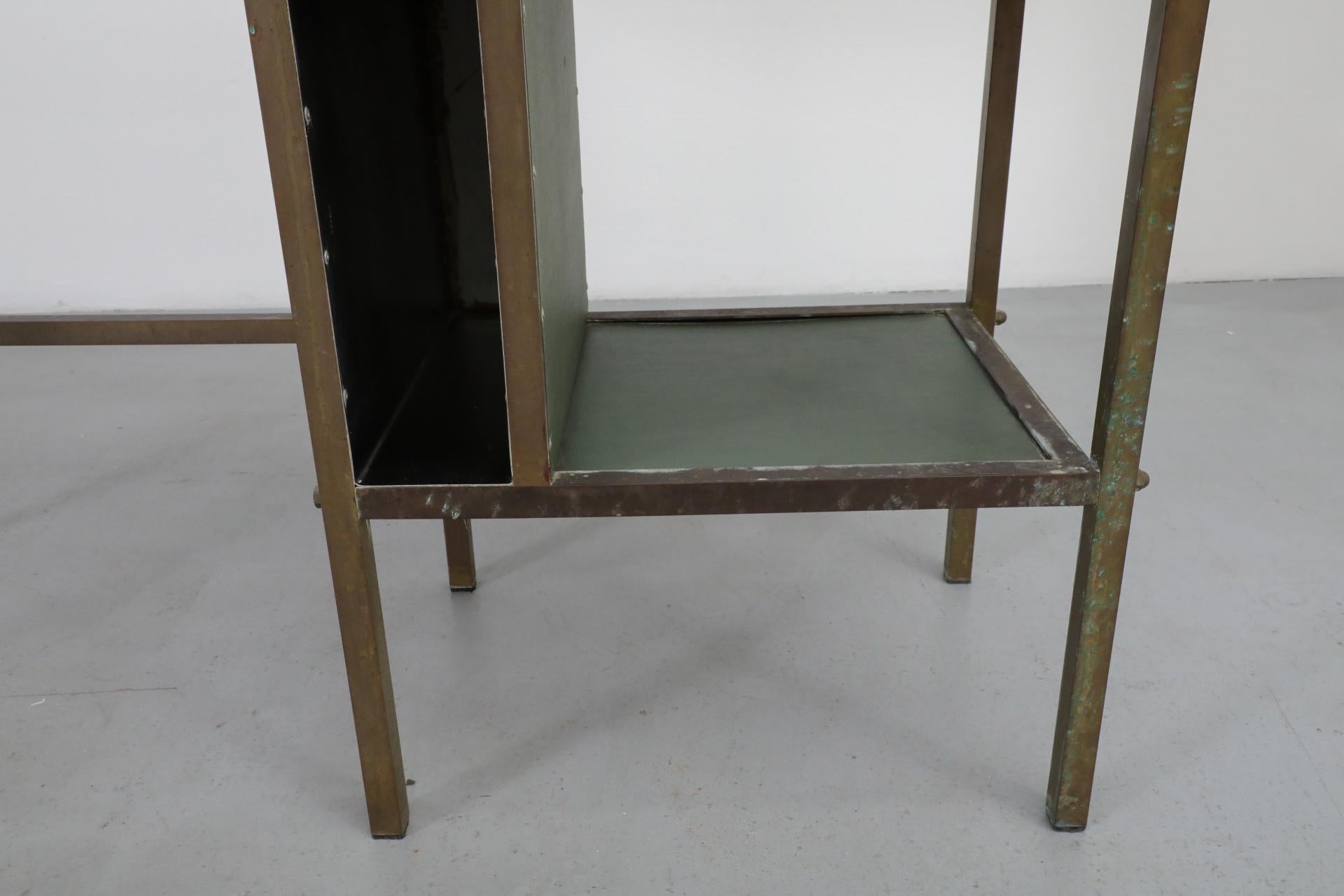 Bar o stazione di coltivazione belga verde vintage con accenti in ottone in vendita 3