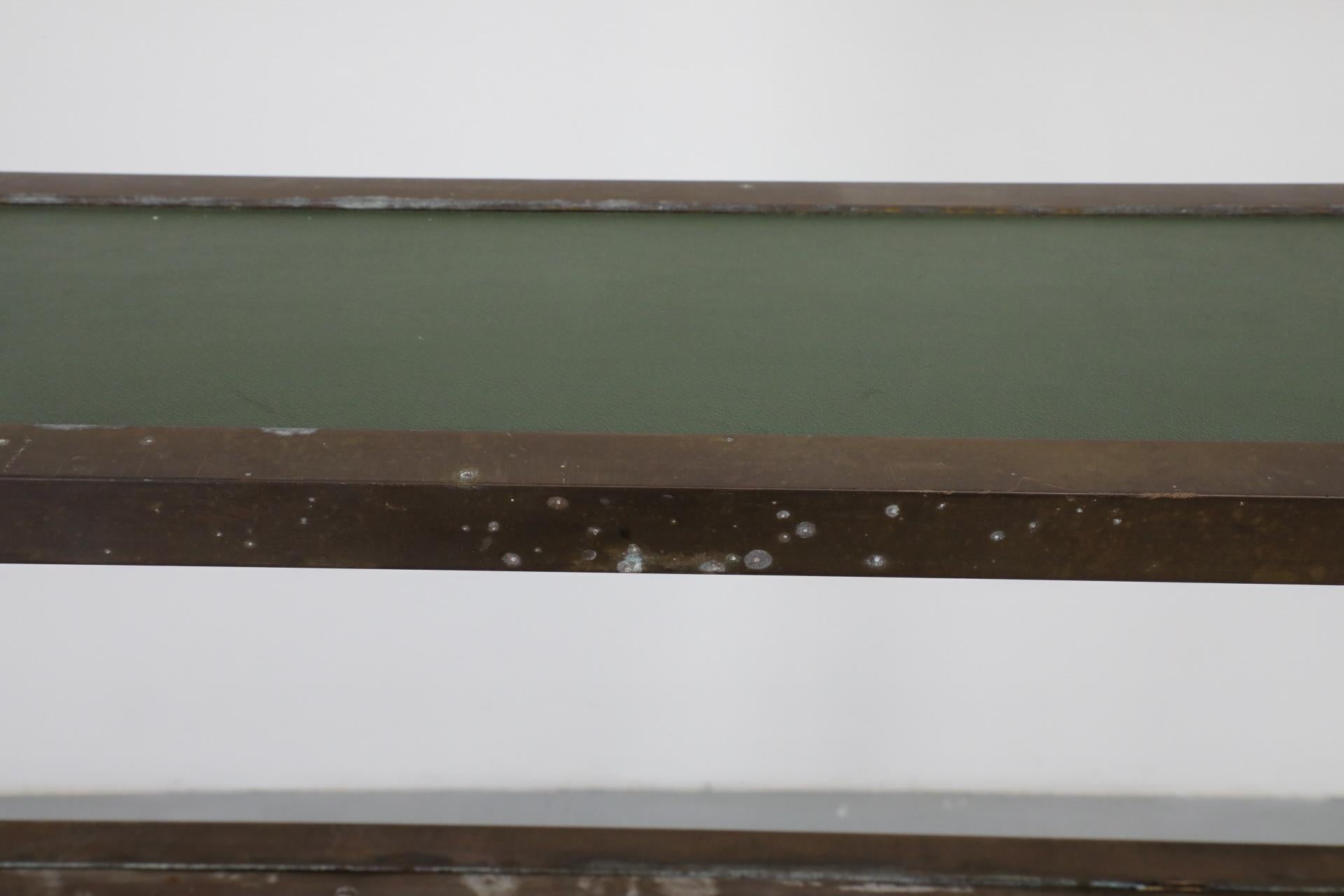 Bar o stazione di coltivazione belga verde vintage con accenti in ottone in vendita 9