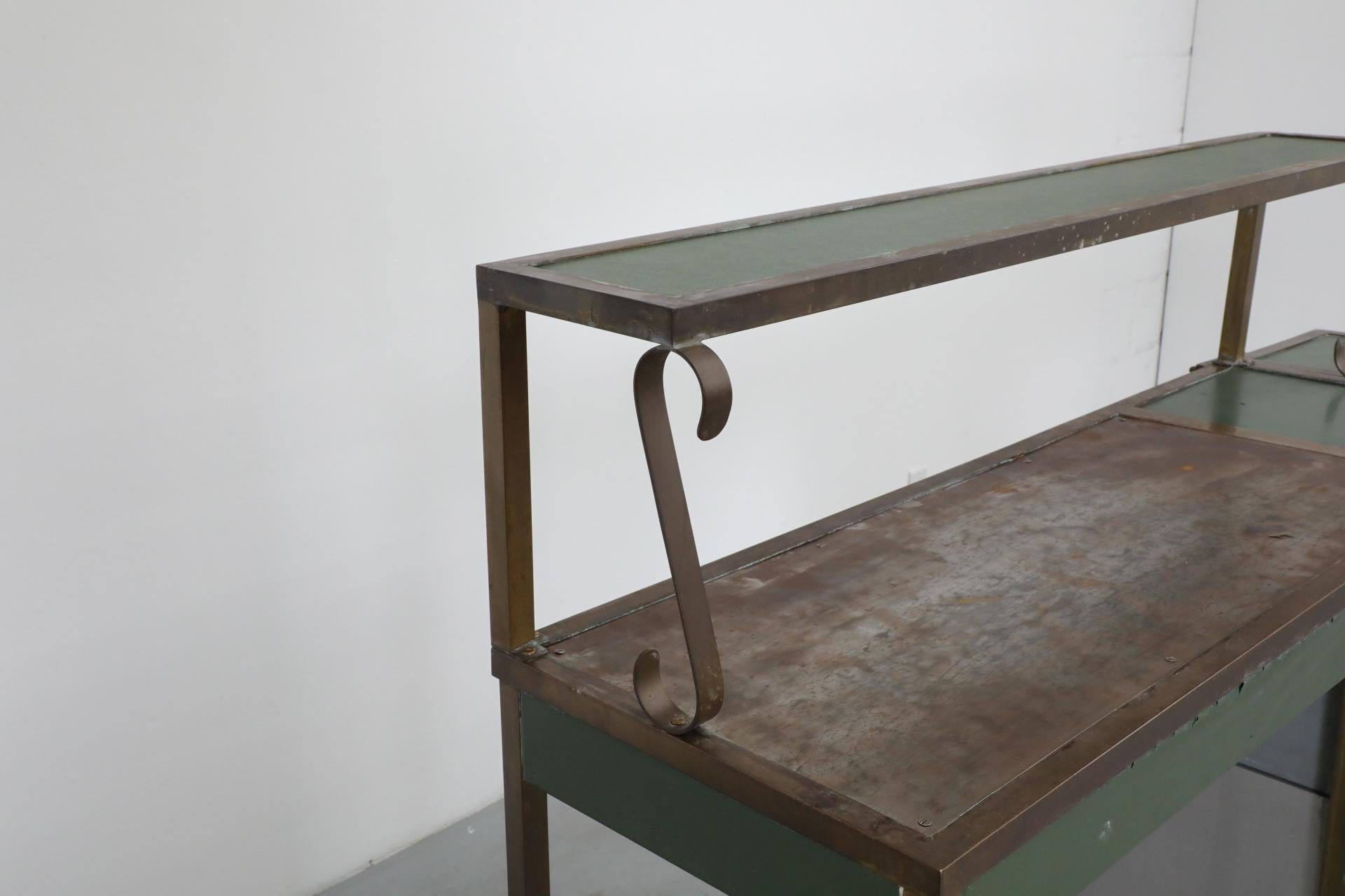 Metallo Bar o stazione di coltivazione belga verde vintage con accenti in ottone in vendita