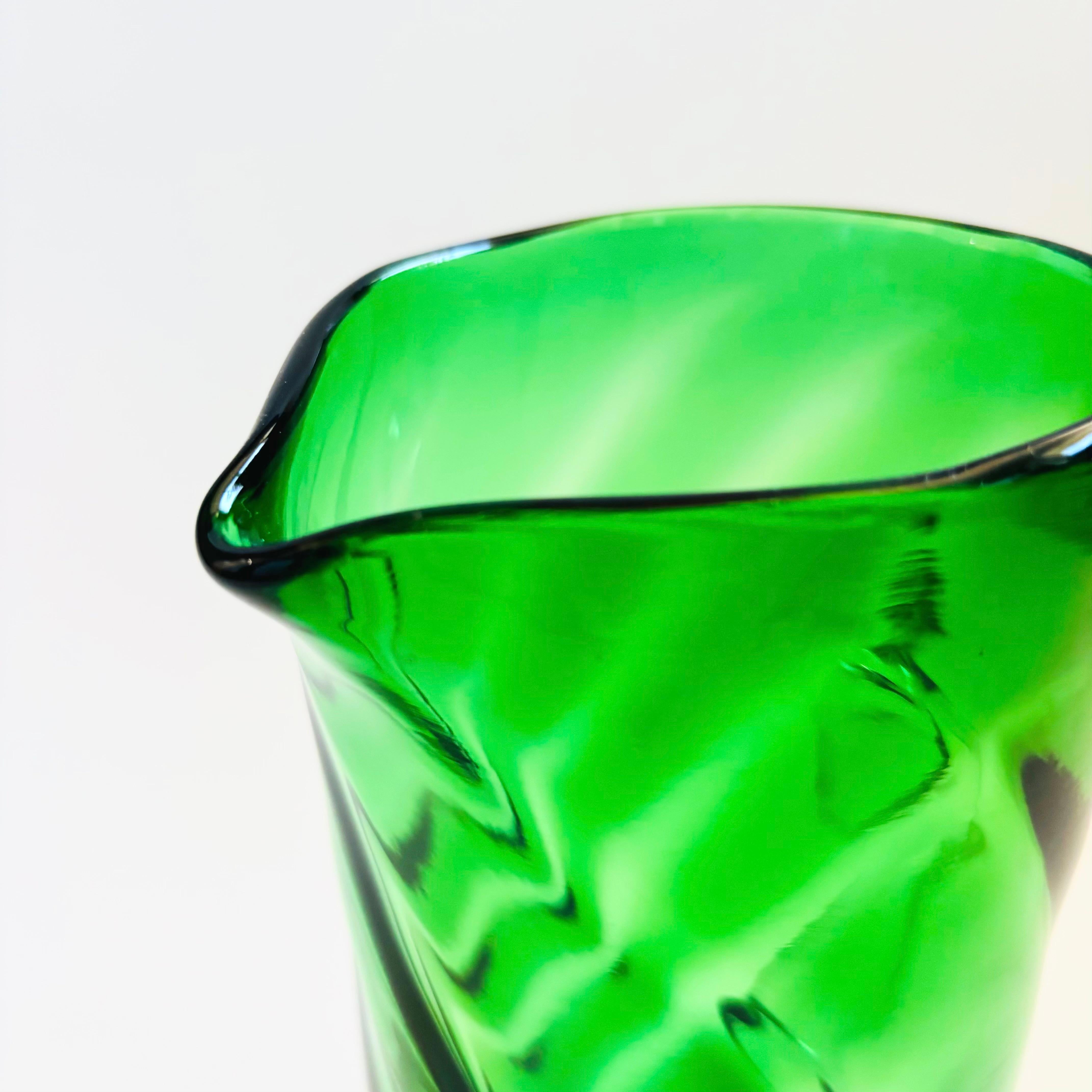 Vintage Grün geblasen Glas Krug im Angebot 3