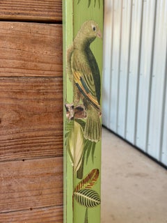 Specchio da parete vintage verde in stile botanico con decoupage, uccelli tropicali e farfalle