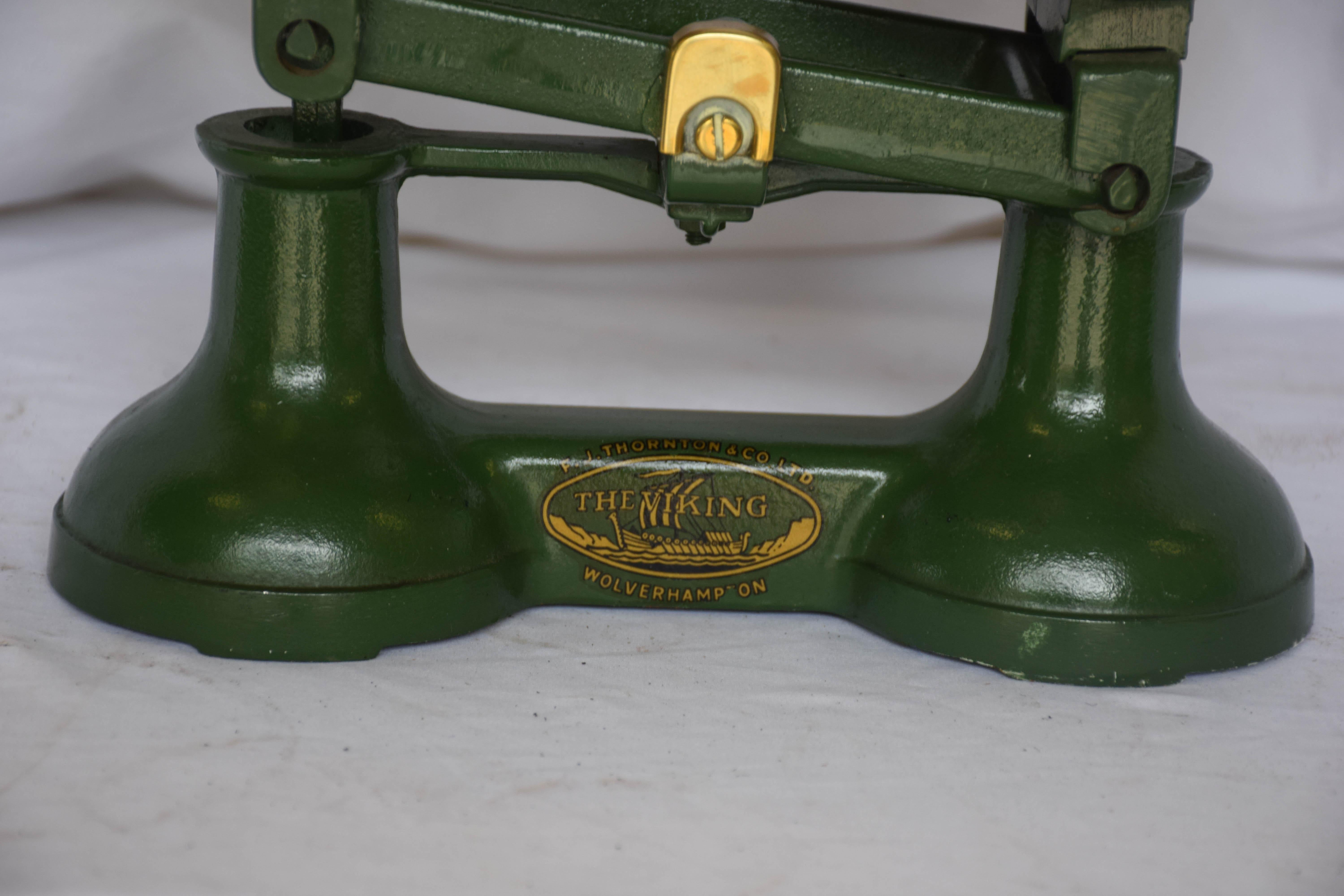 Vintage Green British weight balance scale with counterweights. This includes four counter weights and made of cast iron. Very nice condition.

 
