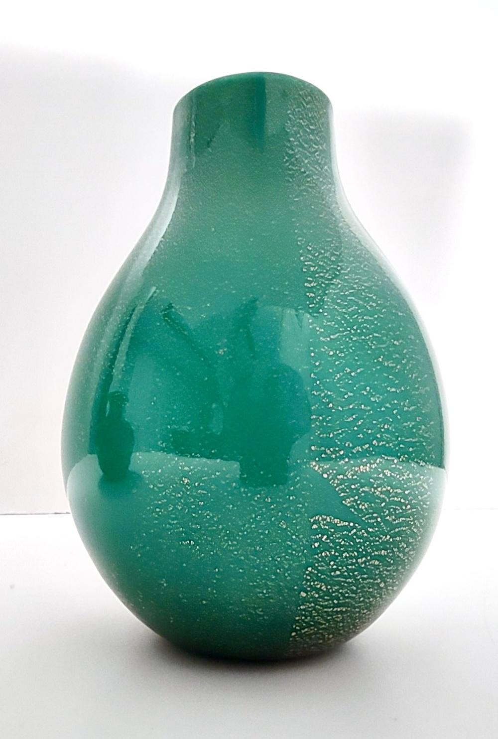 Mid-Century Modern Vintage Green Cased Alga Glass Vase with Gold Leaf by Tomaso Buzzi for Venini For Sale