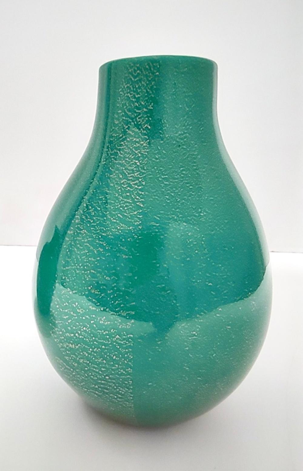 Italian Vintage Green Cased Alga Glass Vase with Gold Leaf by Tomaso Buzzi for Venini For Sale