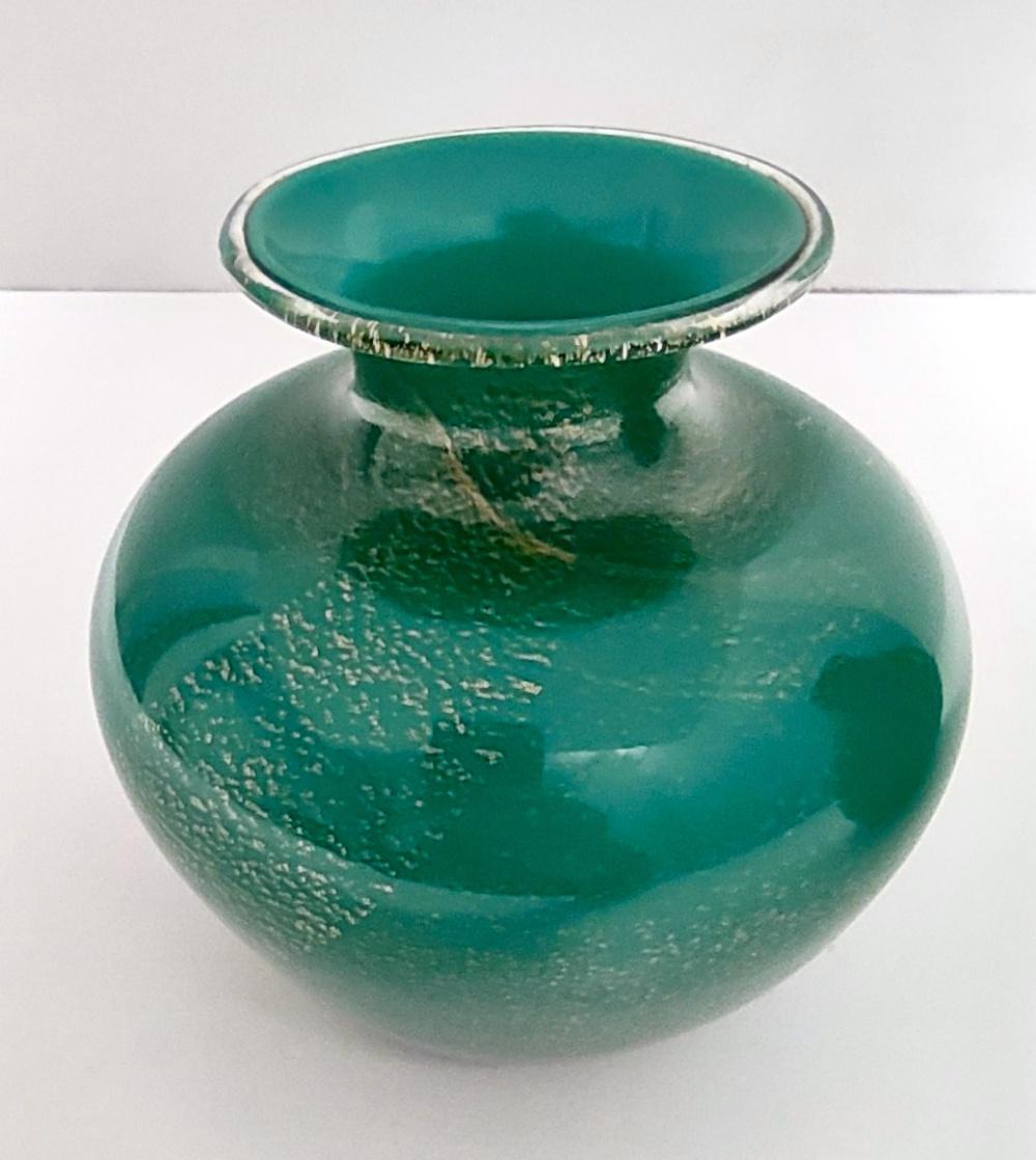 Murano Glass Vintage Green Cased Alga Glass Vase with Gold Leaf by Tomaso Buzzi for Venini For Sale
