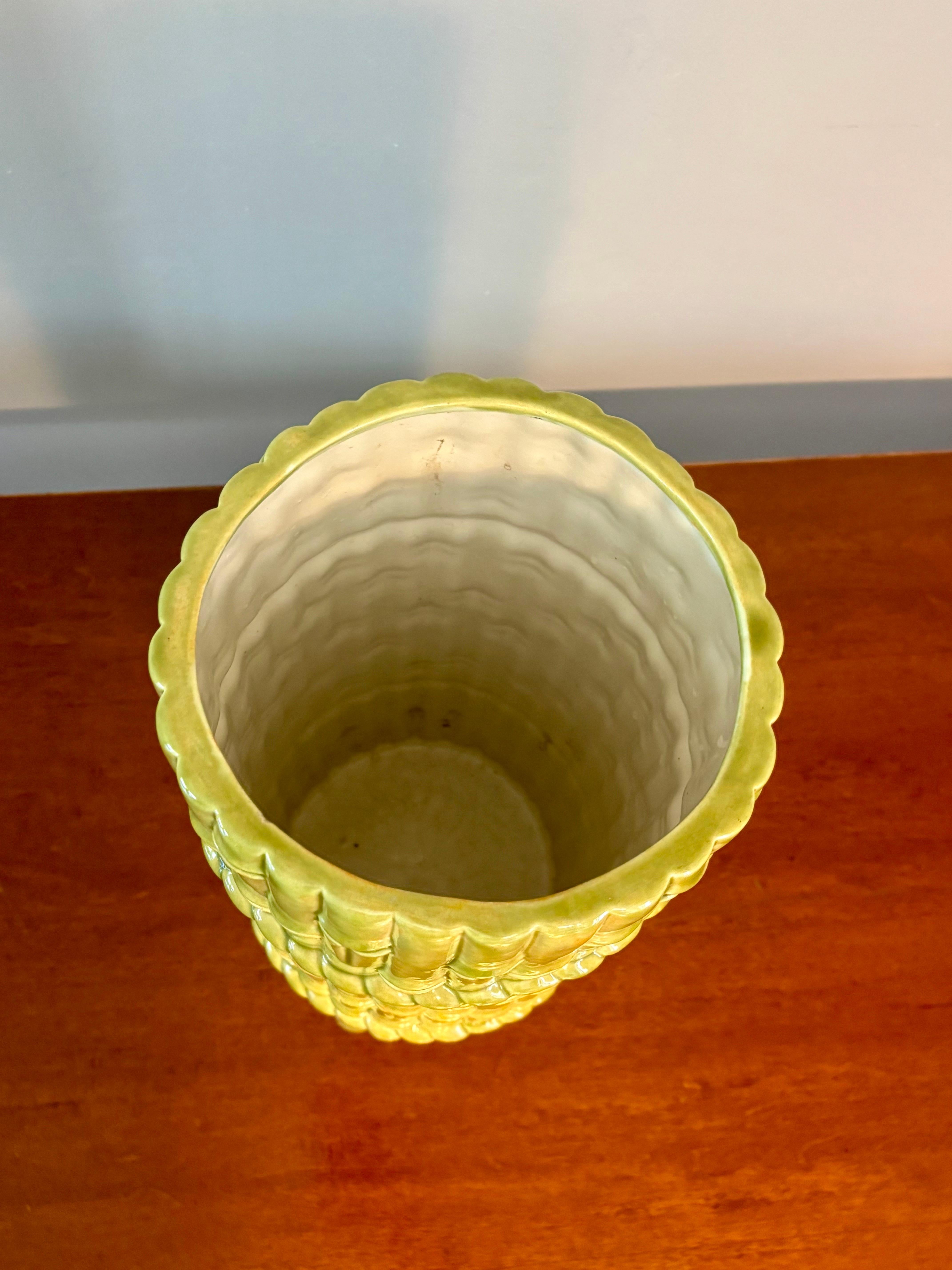 20ième siècle Porte-parapluies vintage en céramique verte et en faux bambou en vente