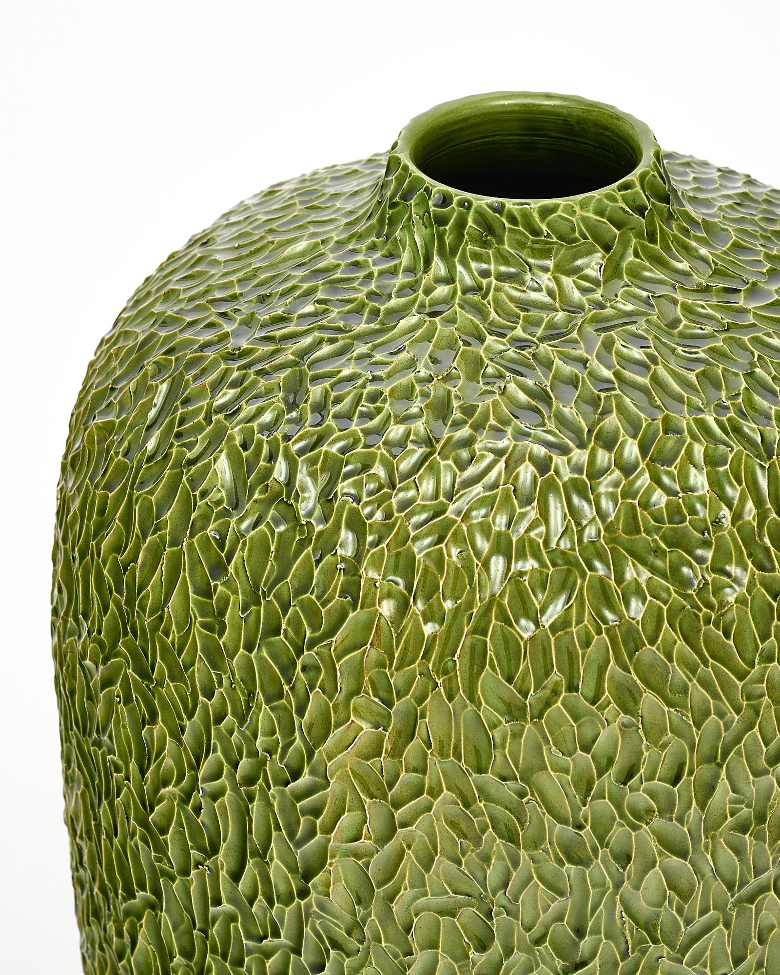 Mid-Century Modern Vase en céramique vert vintage en vente