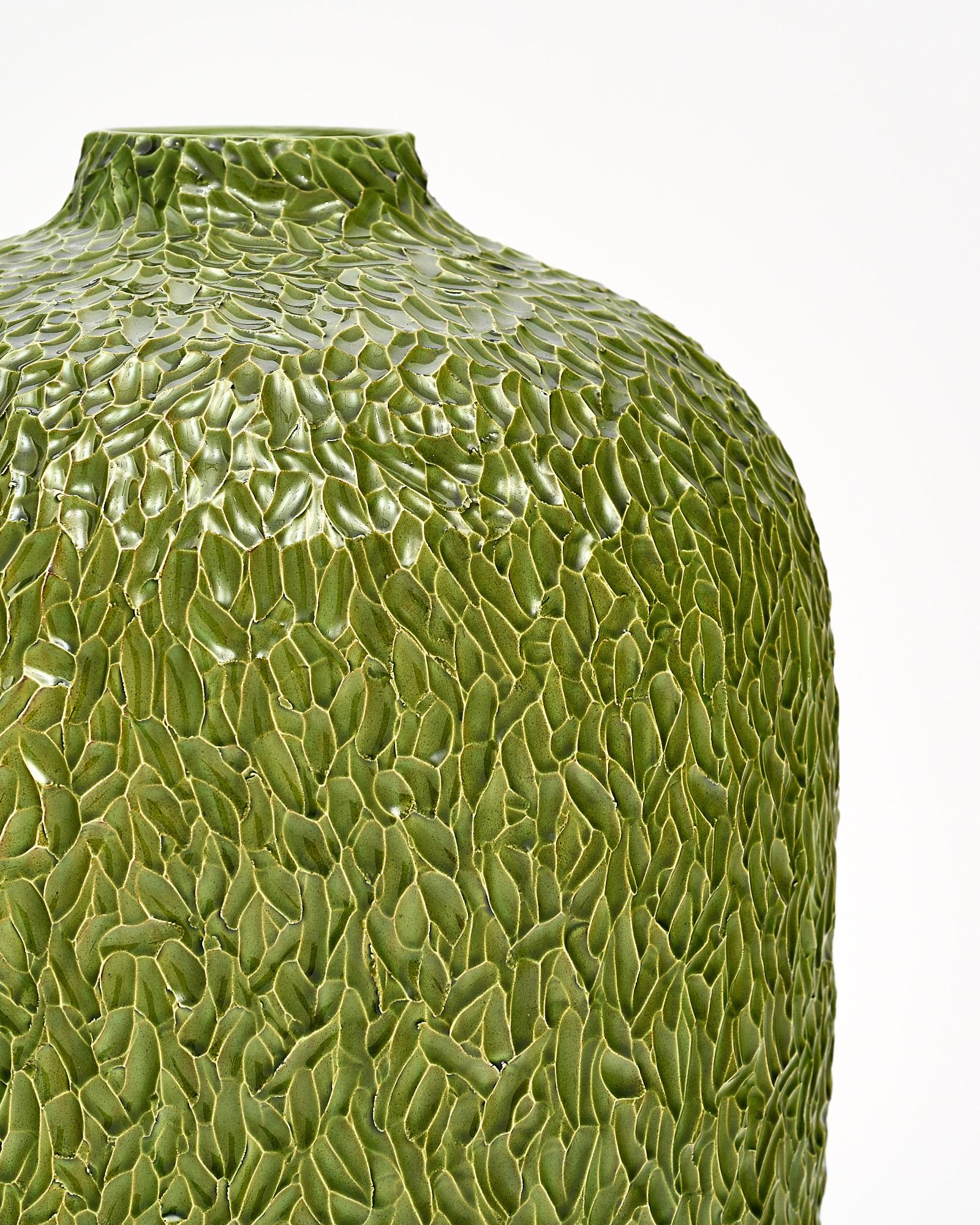 Français Vase en céramique vert vintage en vente