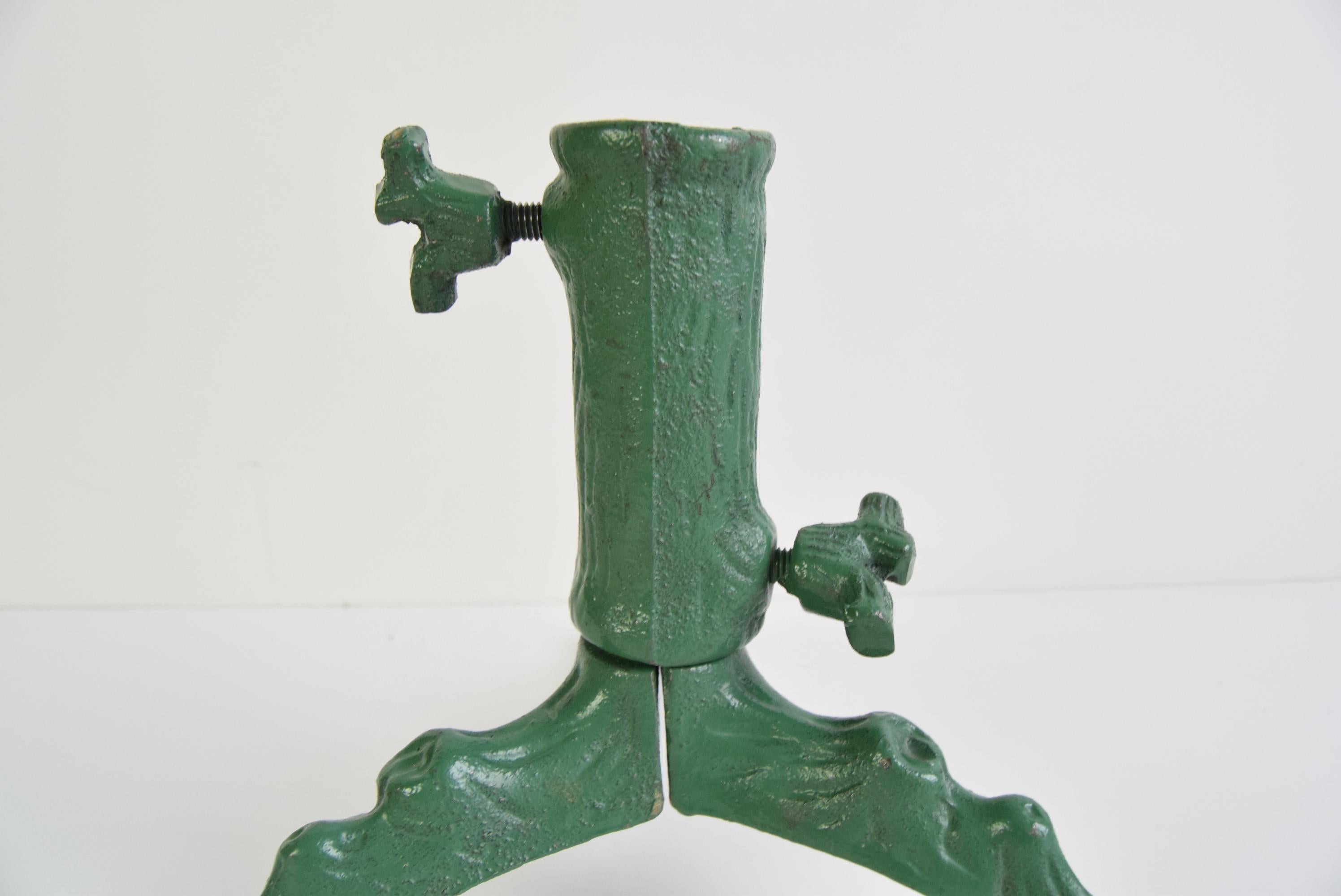 Tchèque Vert Vintage  Stand de sapin de Noël, Tchécoslovaquie, années 1960. en vente