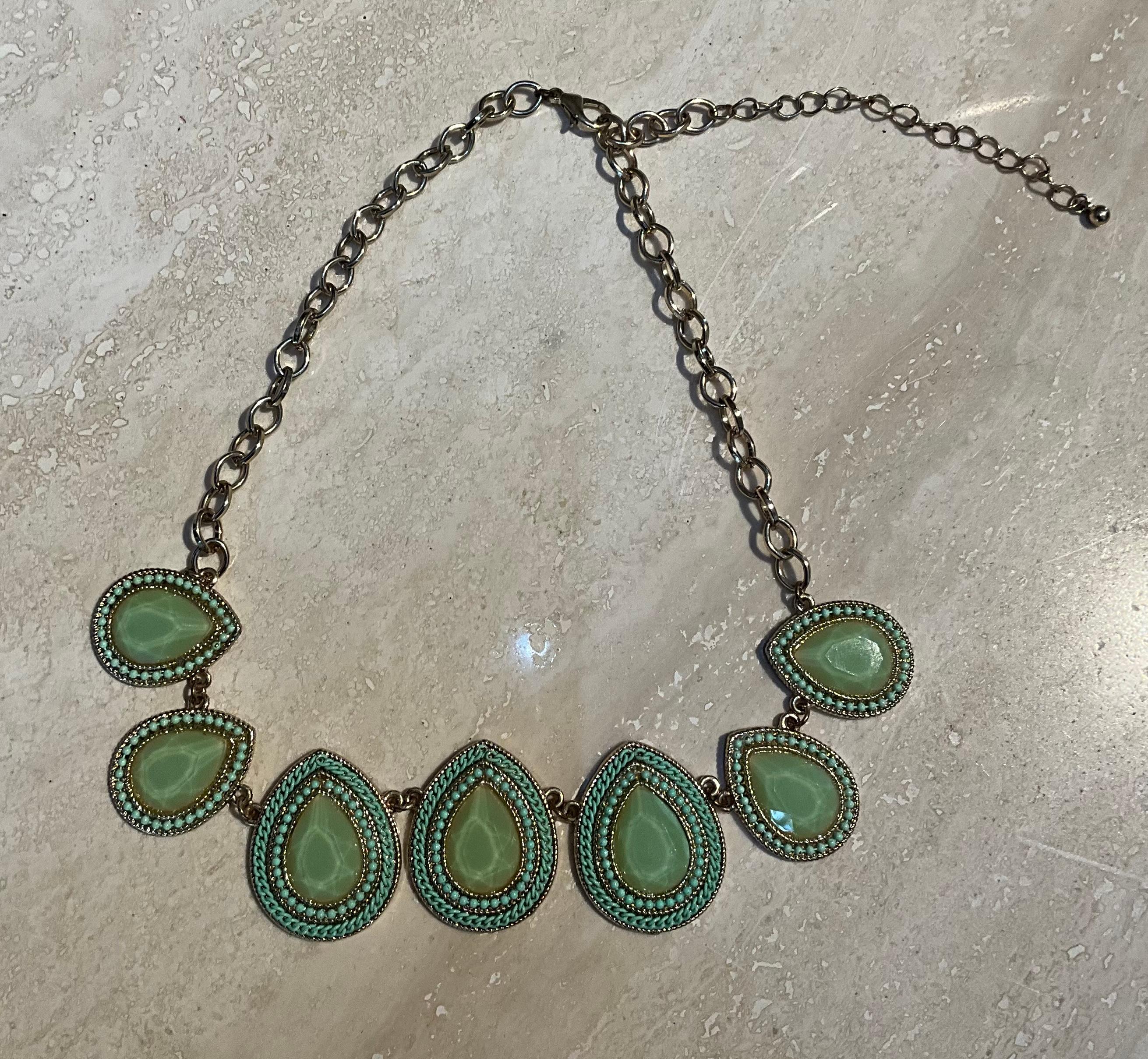 Collana con colletto verde vintage in vendita 2