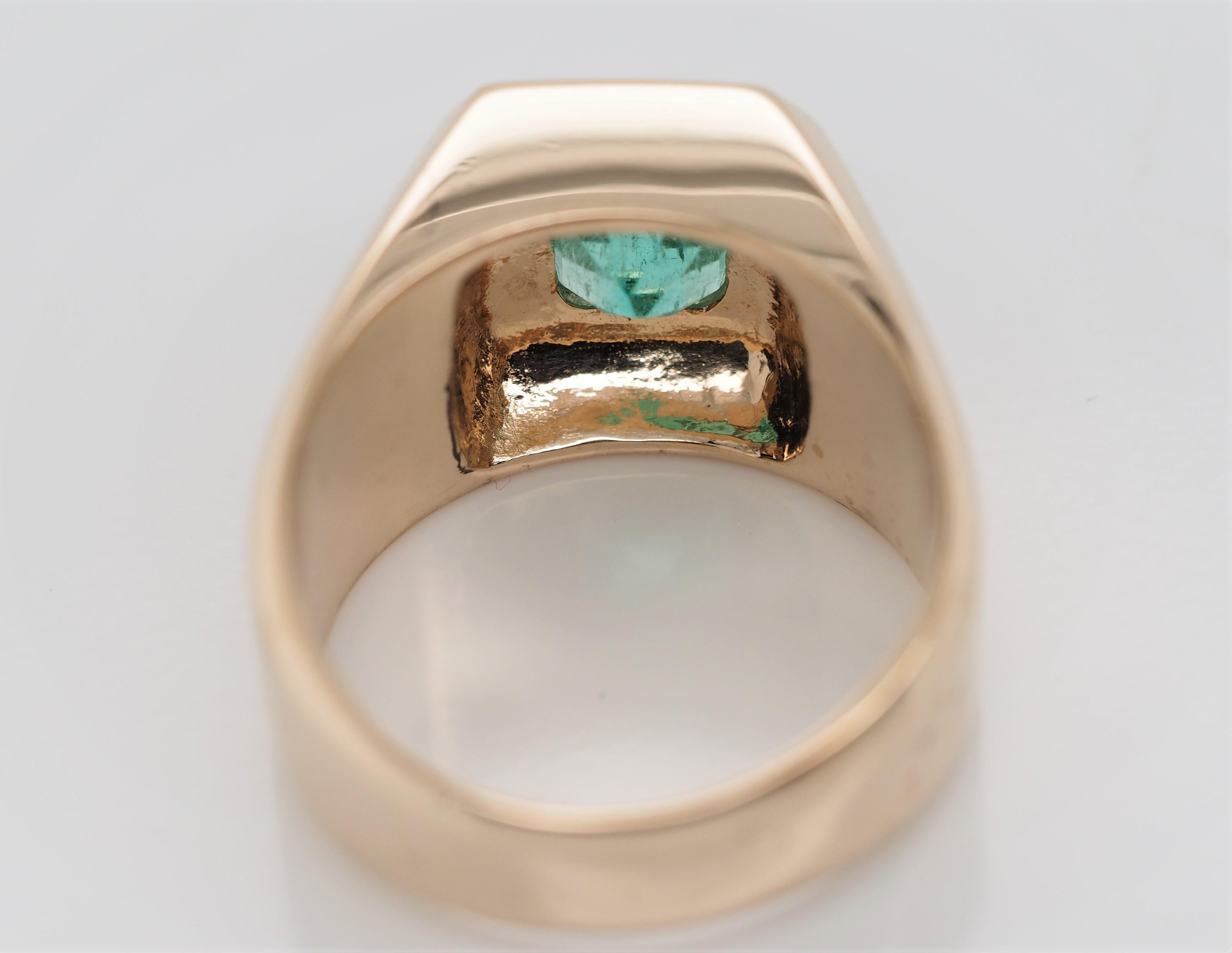 Women's or Men's Vintage Green Emerald and Diamond 14 Karat Yellow Gold Ring