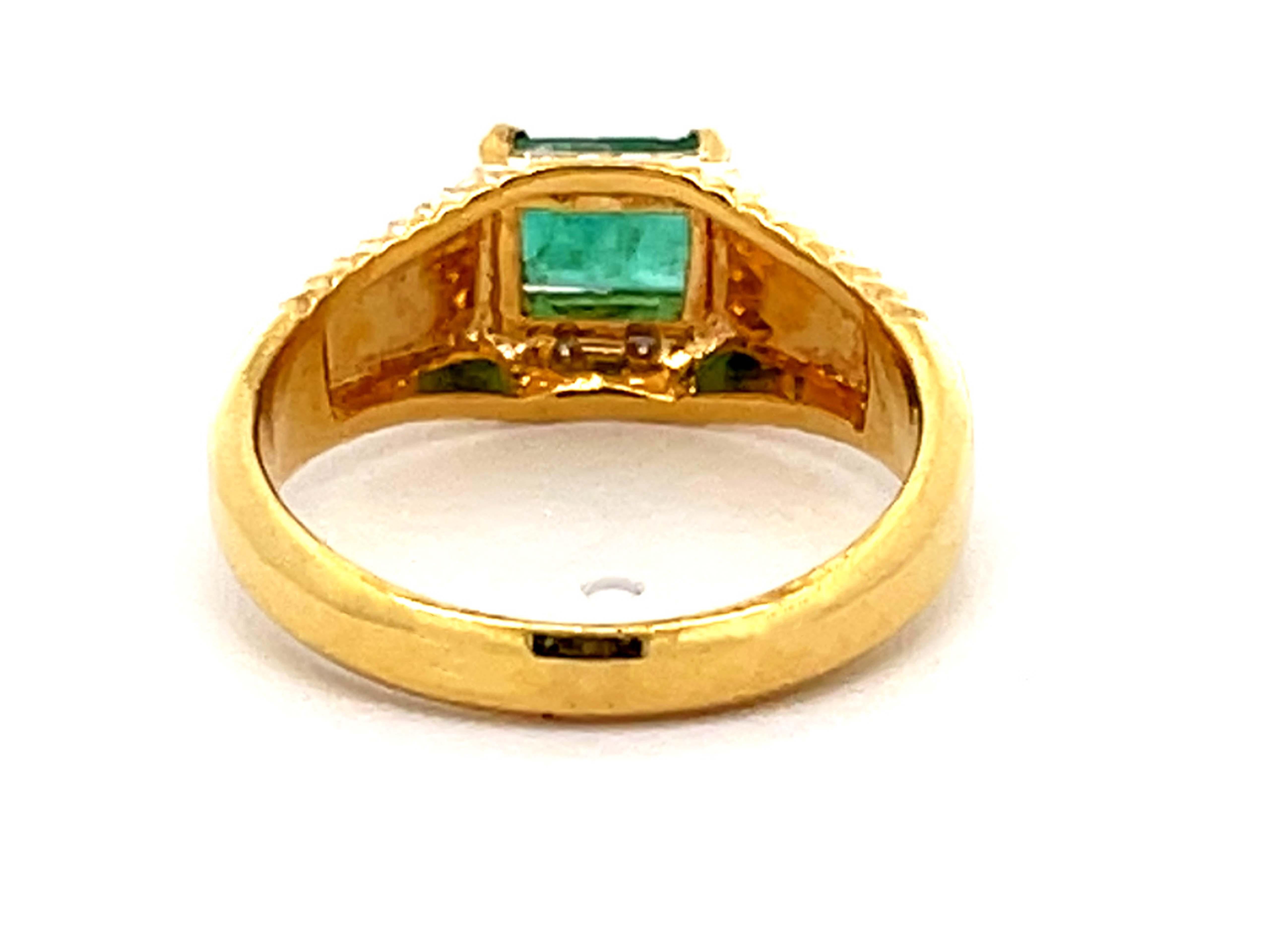 Bague à anneau en or jaune 18 carats avec émeraude verte et diamant vintage en vente 1