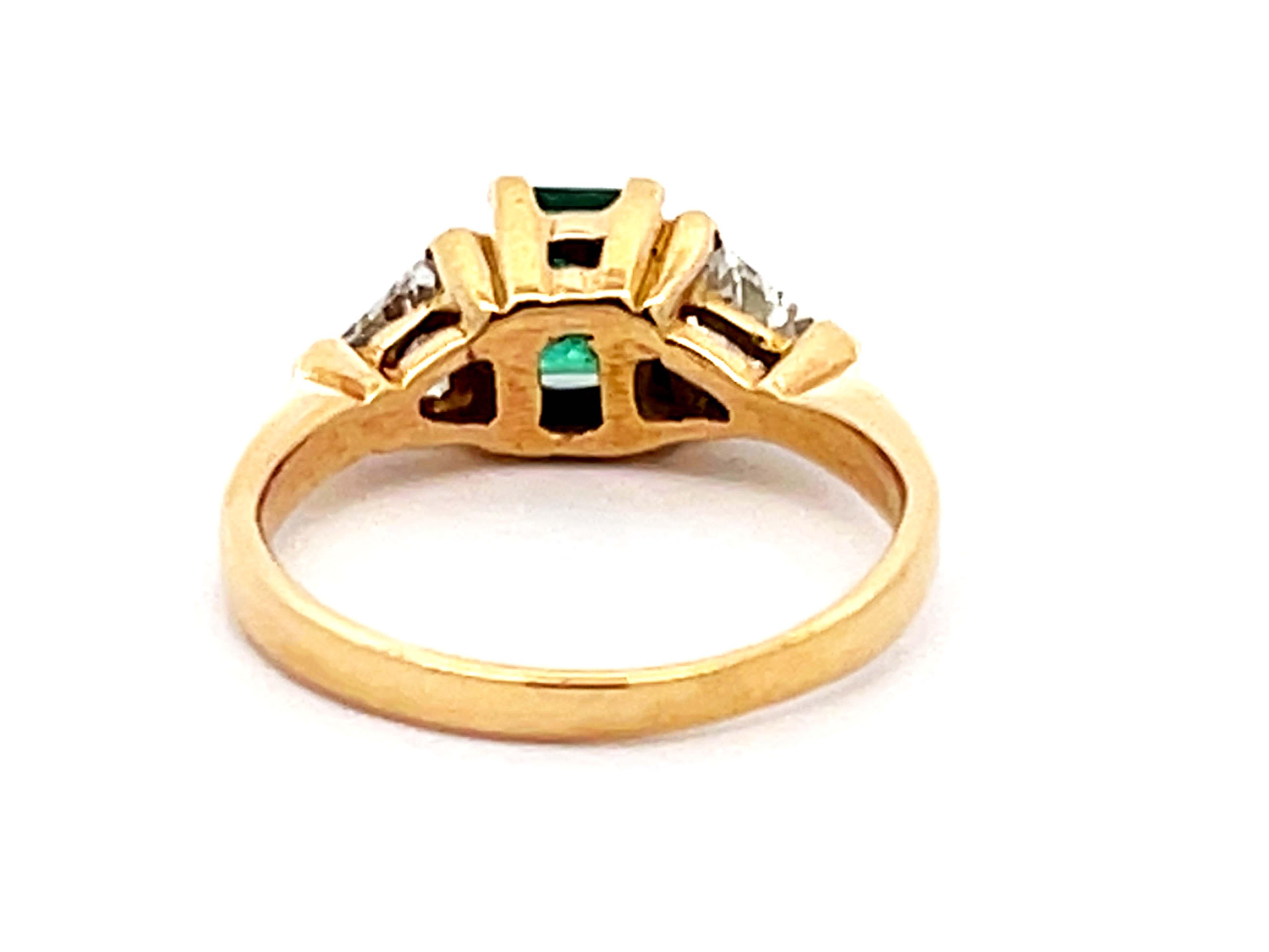 Women's Vintage Green Emerald and Diamond Ring in 14k Yellow Gold For Sale