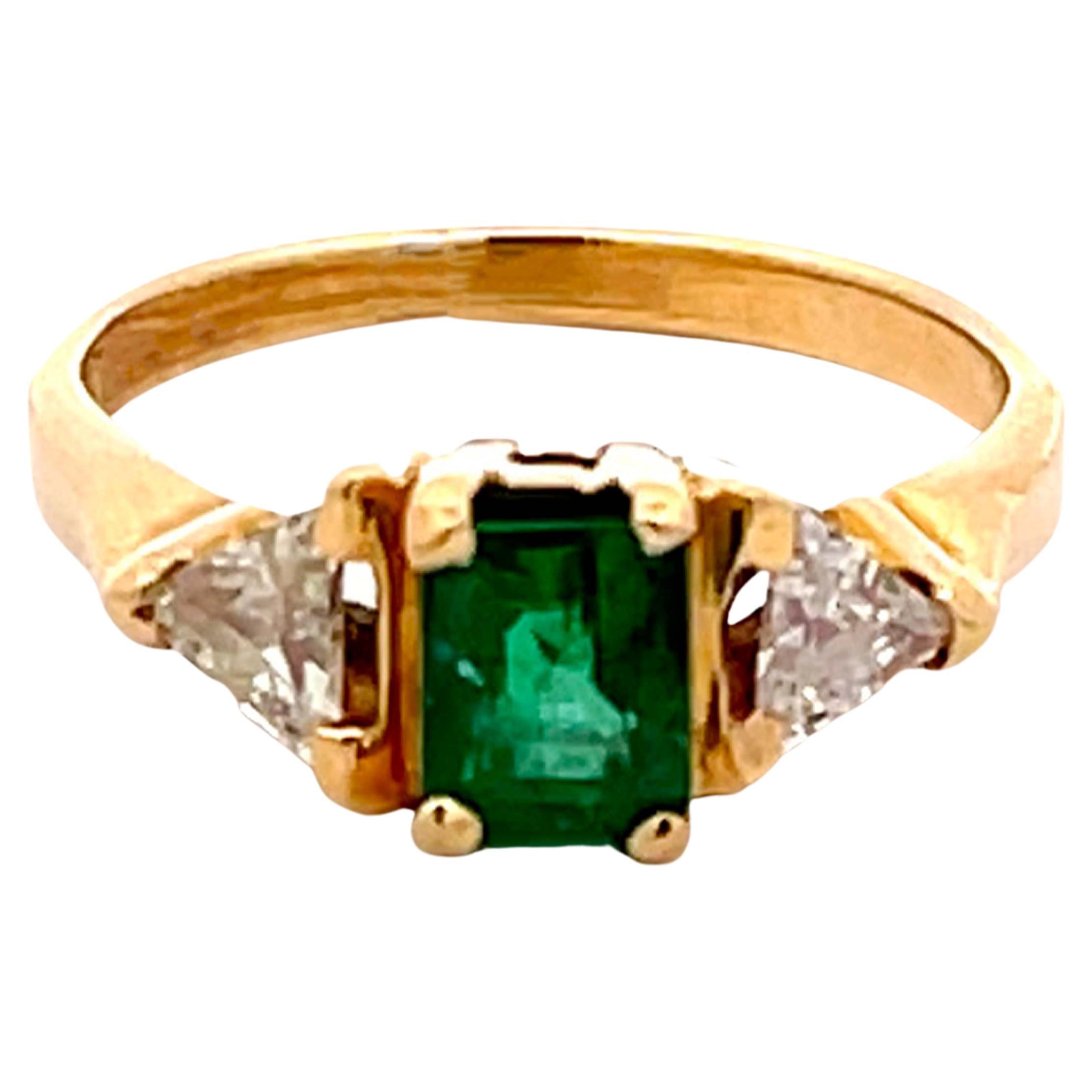 Vintage Green Emerald and Diamond Ring in 14k Yellow Gold For Sale