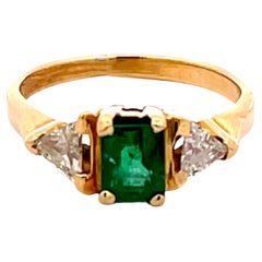 Vintage Green Emerald and Diamond Ring in 14k Yellow Gold