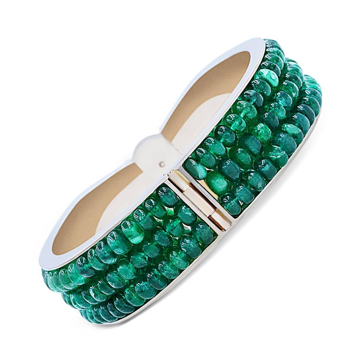 Vintage Green Emerald and White Diamonds Ladies White Gold Bangle Bracelet In Excellent Condition In New York, NY