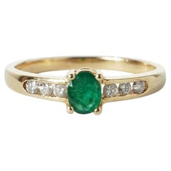 Esmeralda verde vintage y diamante engastado en canal Anillo de oro amarillo de 18k Talla M / 6