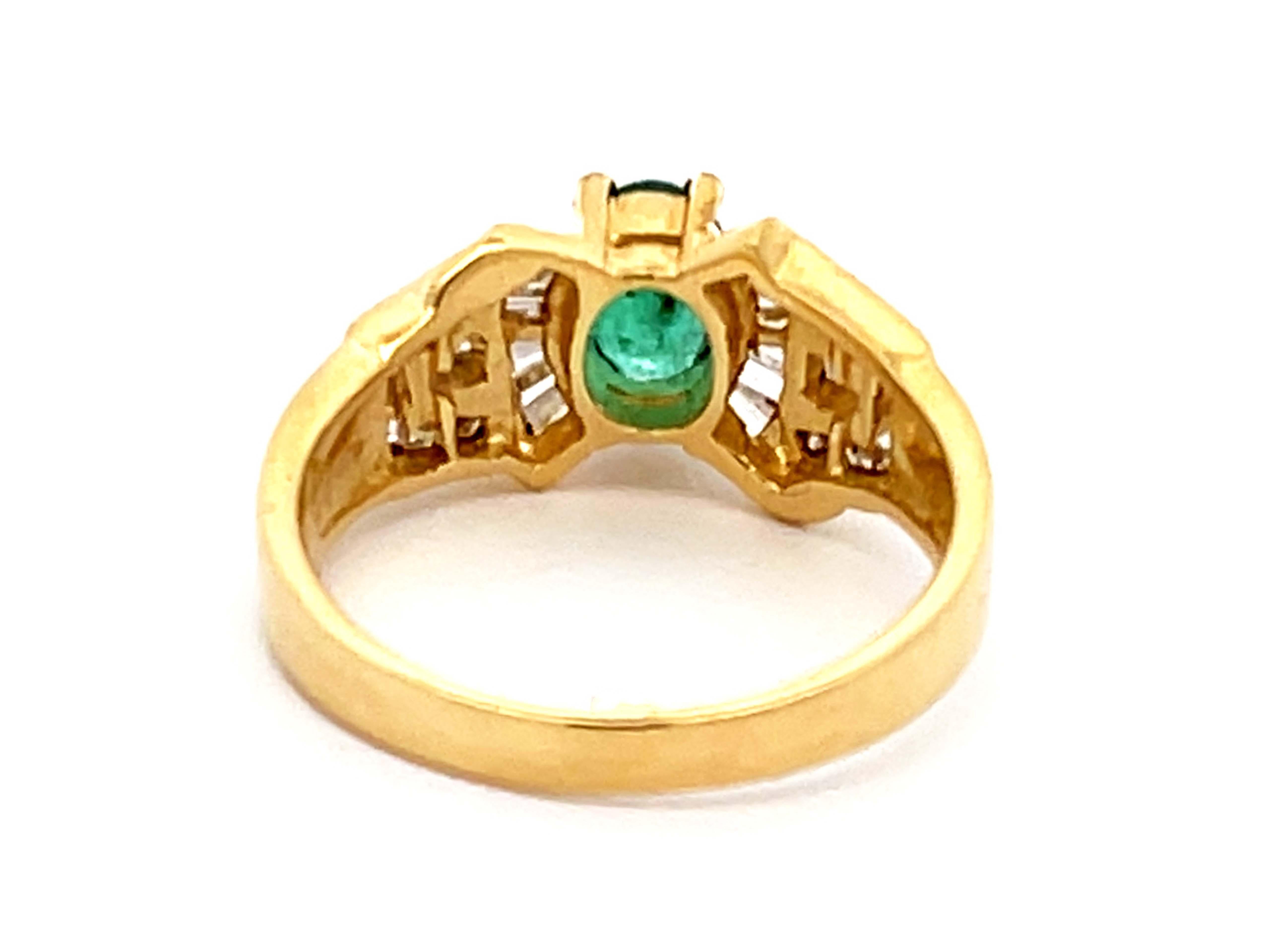 Oval Cut Vintage Green Emerald Diamond Ring in 14k Yellow Gold For Sale