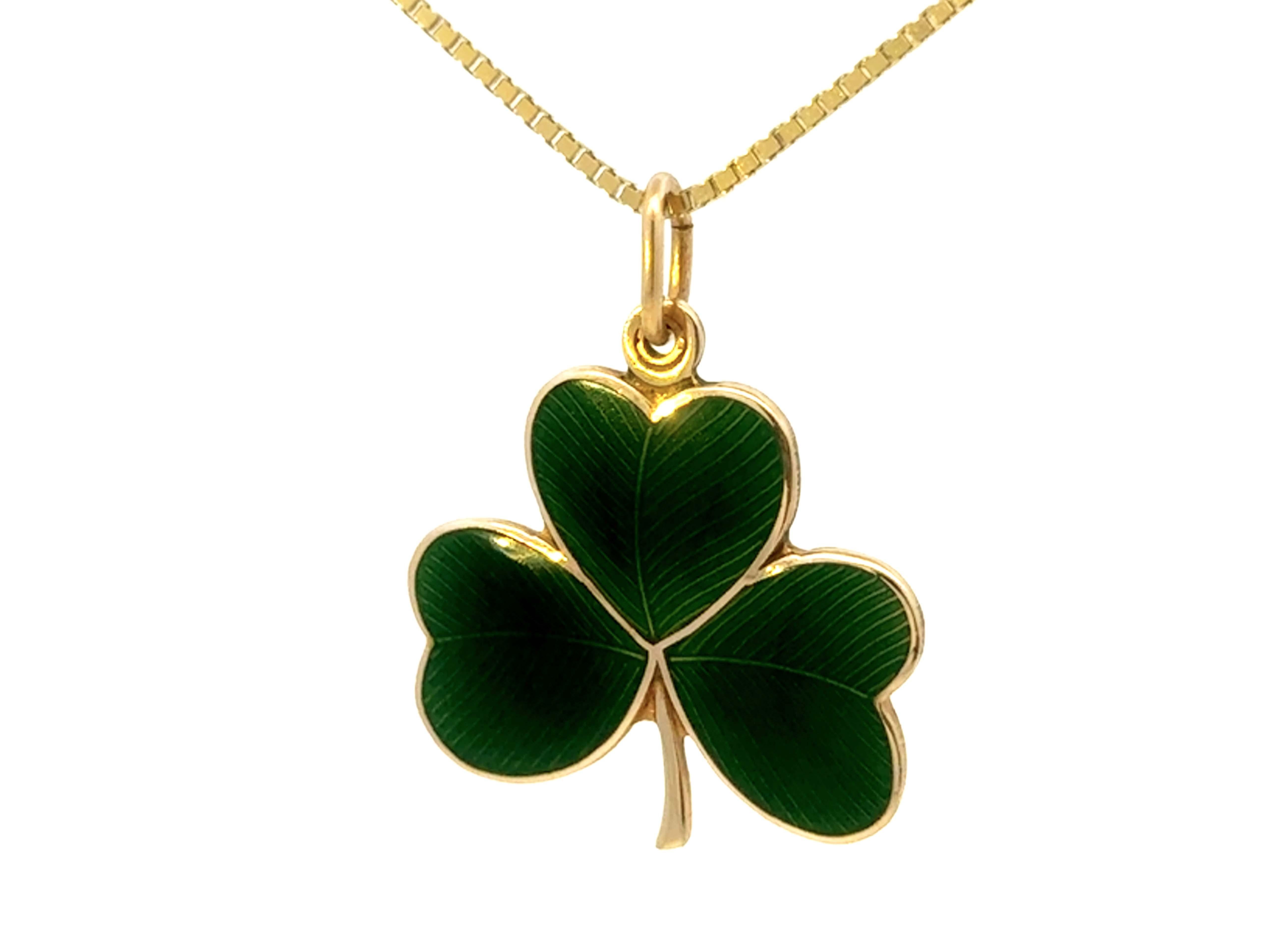 Pendentif trèfle à 3 feuilles et chaîne boîte vintage en or jaune 14 carats et émail vert Excellent état - En vente à Honolulu, HI