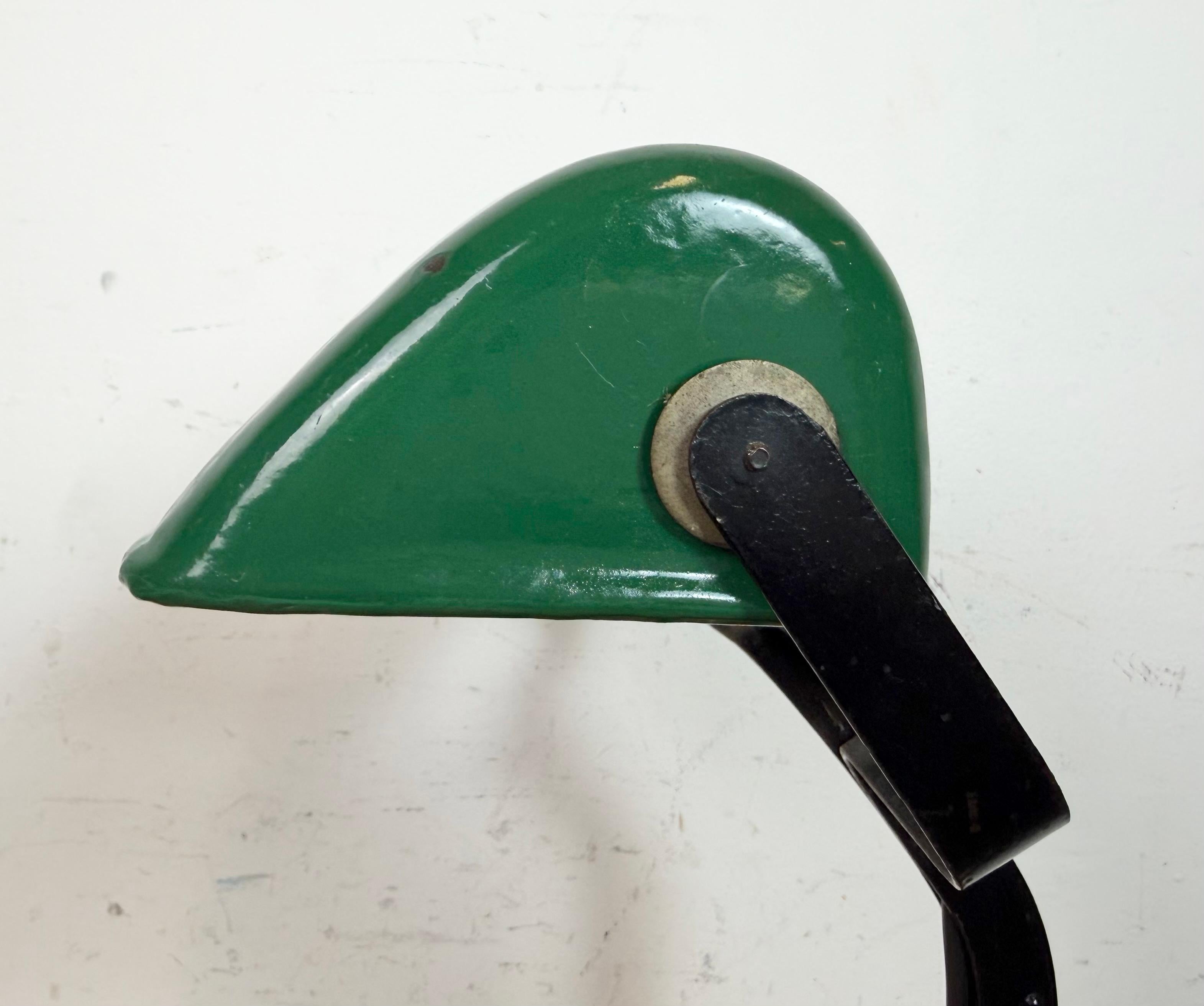 Vintage-Banklampe aus grüner Emaille, 1930er-Jahre (Gegossen) im Angebot