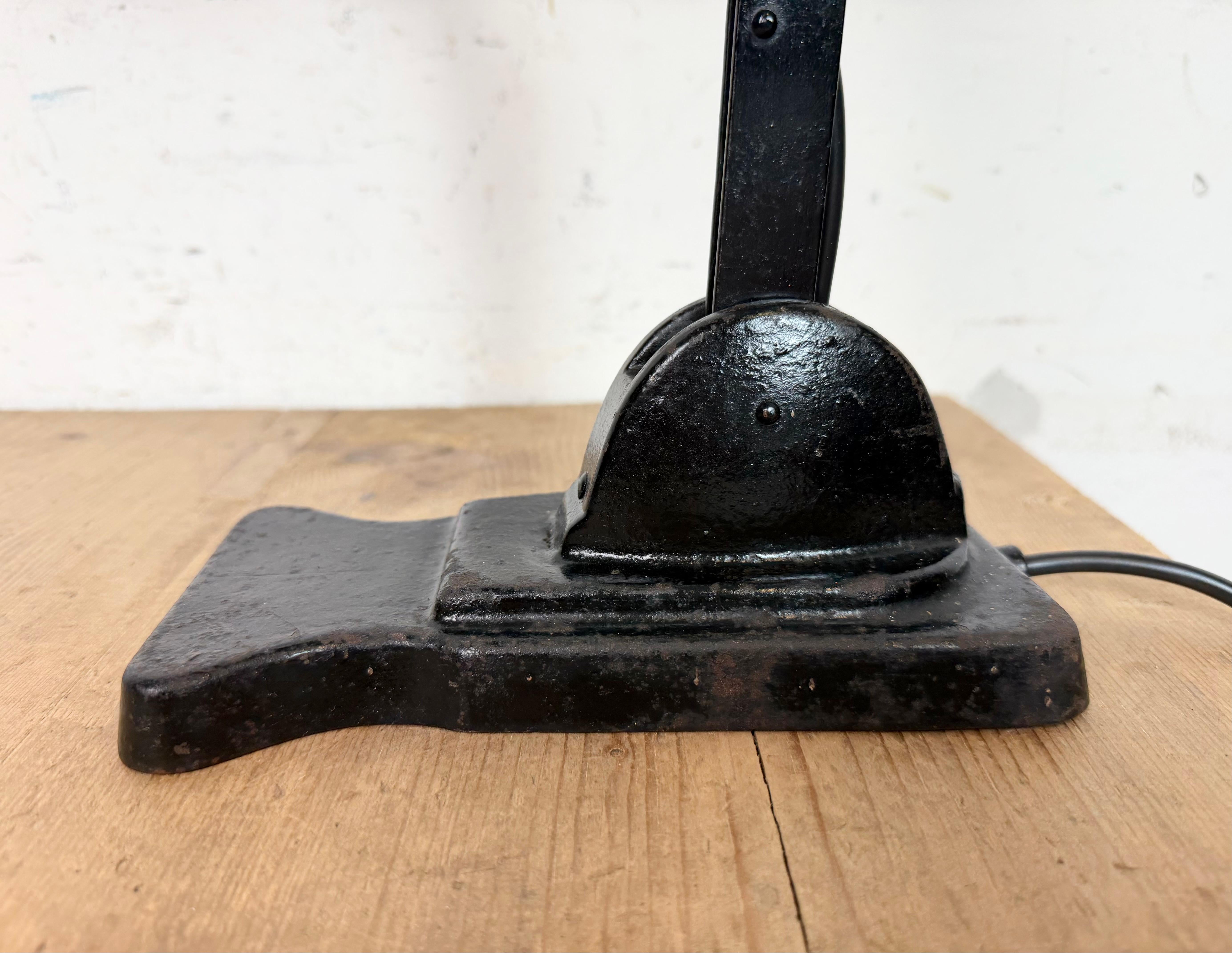 Vintage-Banklampe aus grüner Emaille, 1930er-Jahre im Zustand „Gut“ im Angebot in Kojetice, CZ