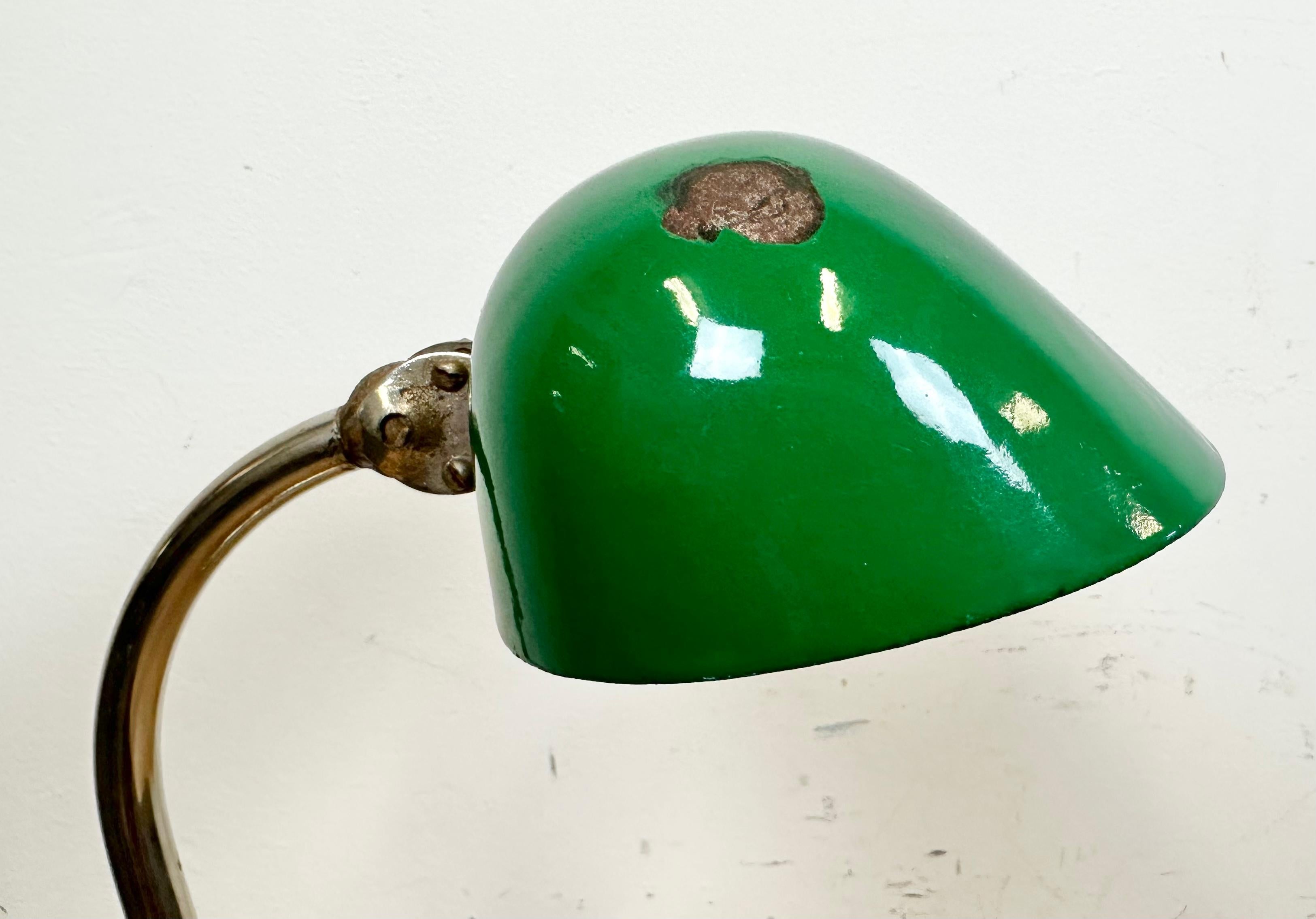 Lampe de table vintage en émail vert pour banquiers, années 1950 en vente 3