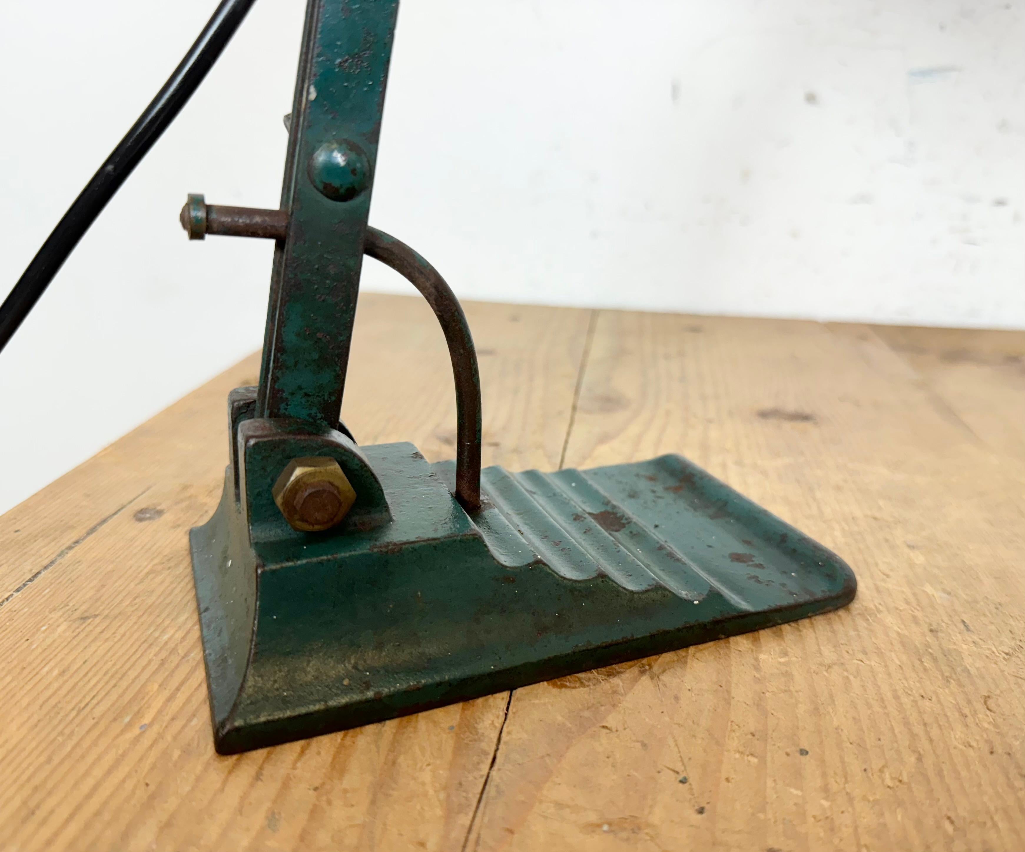 Lampe de banque vintage en émail vert, années 1950 en vente 2