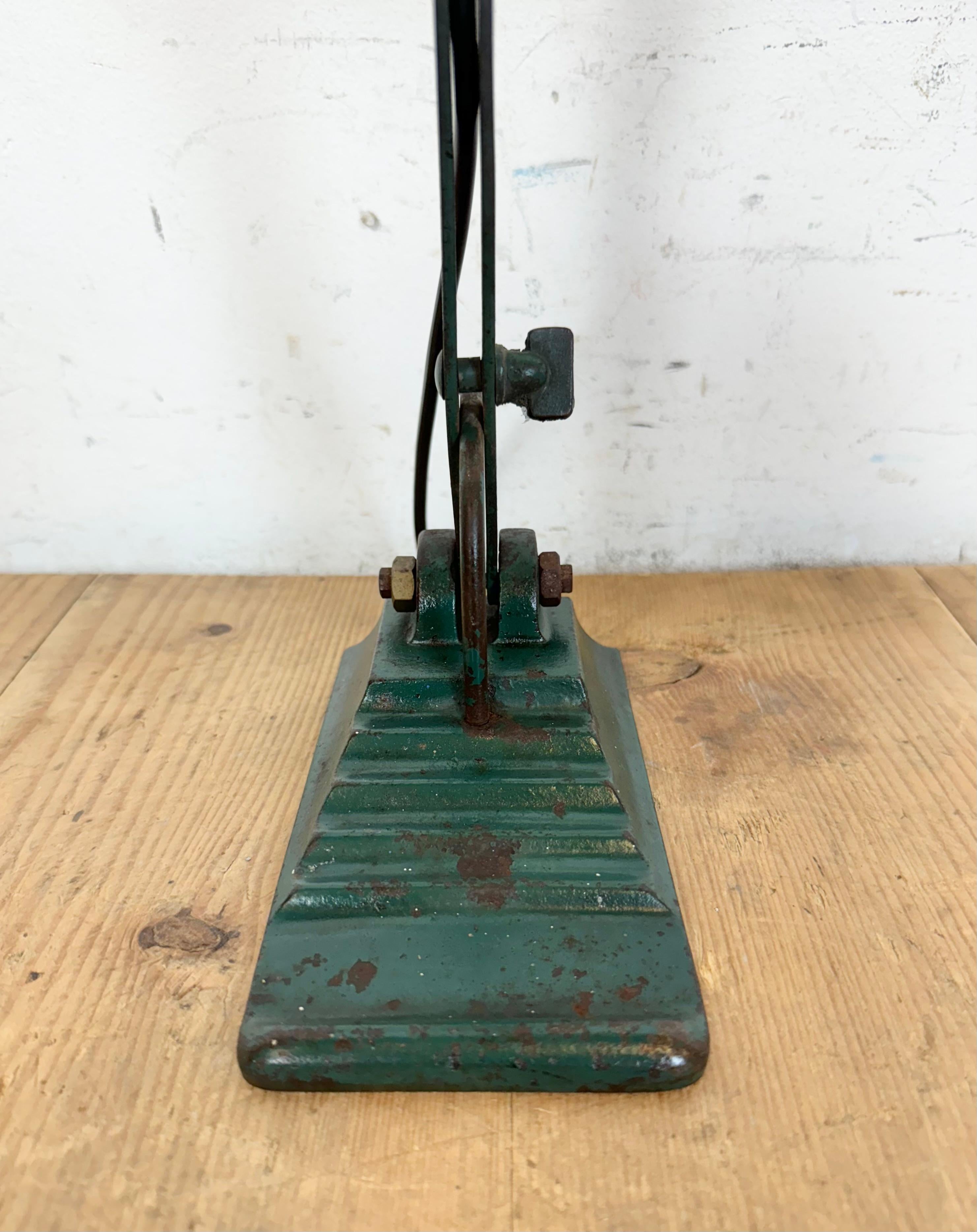 Lampe de banque vintage en émail vert, années 1950 en vente 3