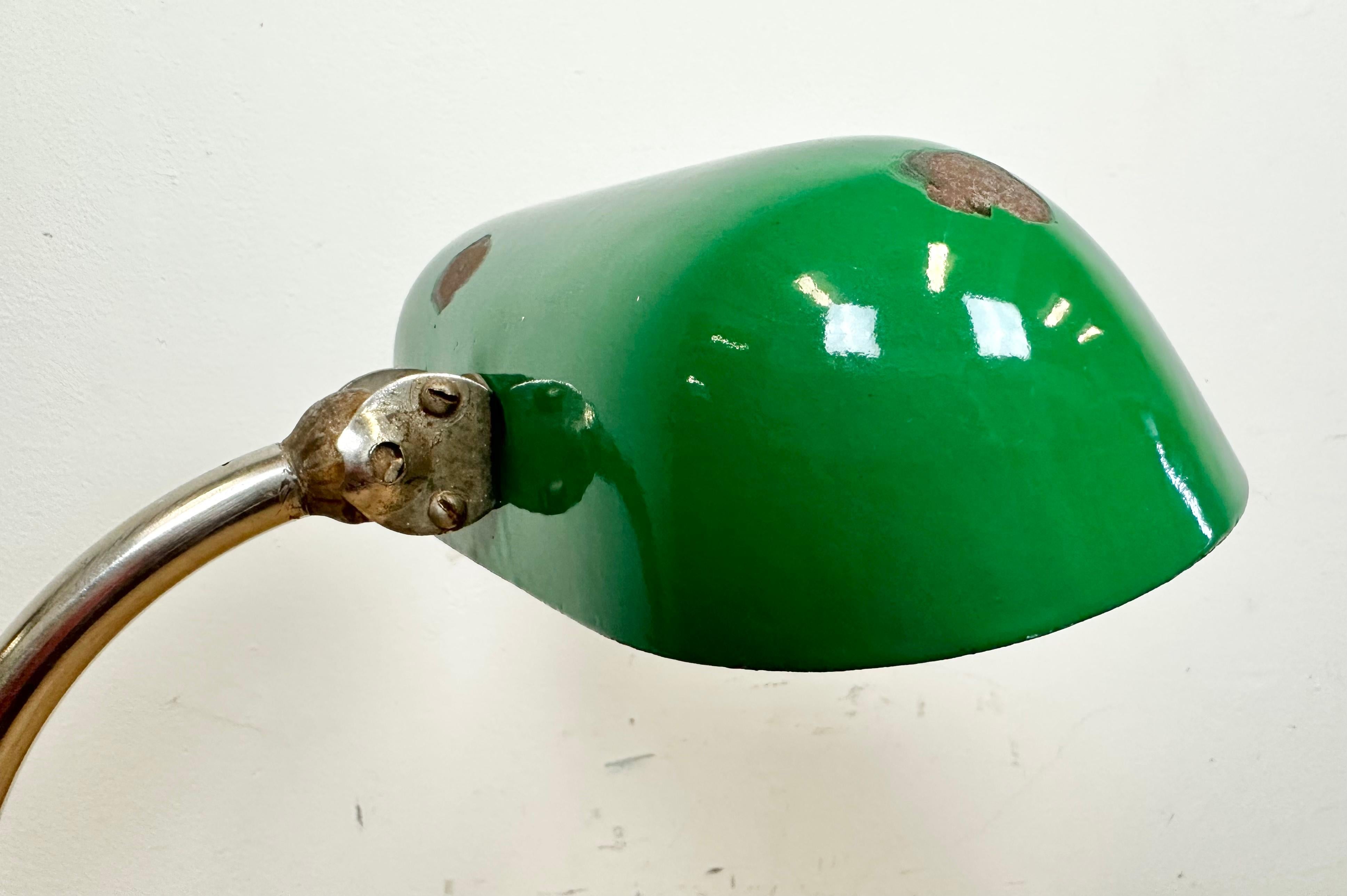 Vintage Green Enamel Bank Lamp, 1950s For Sale 3