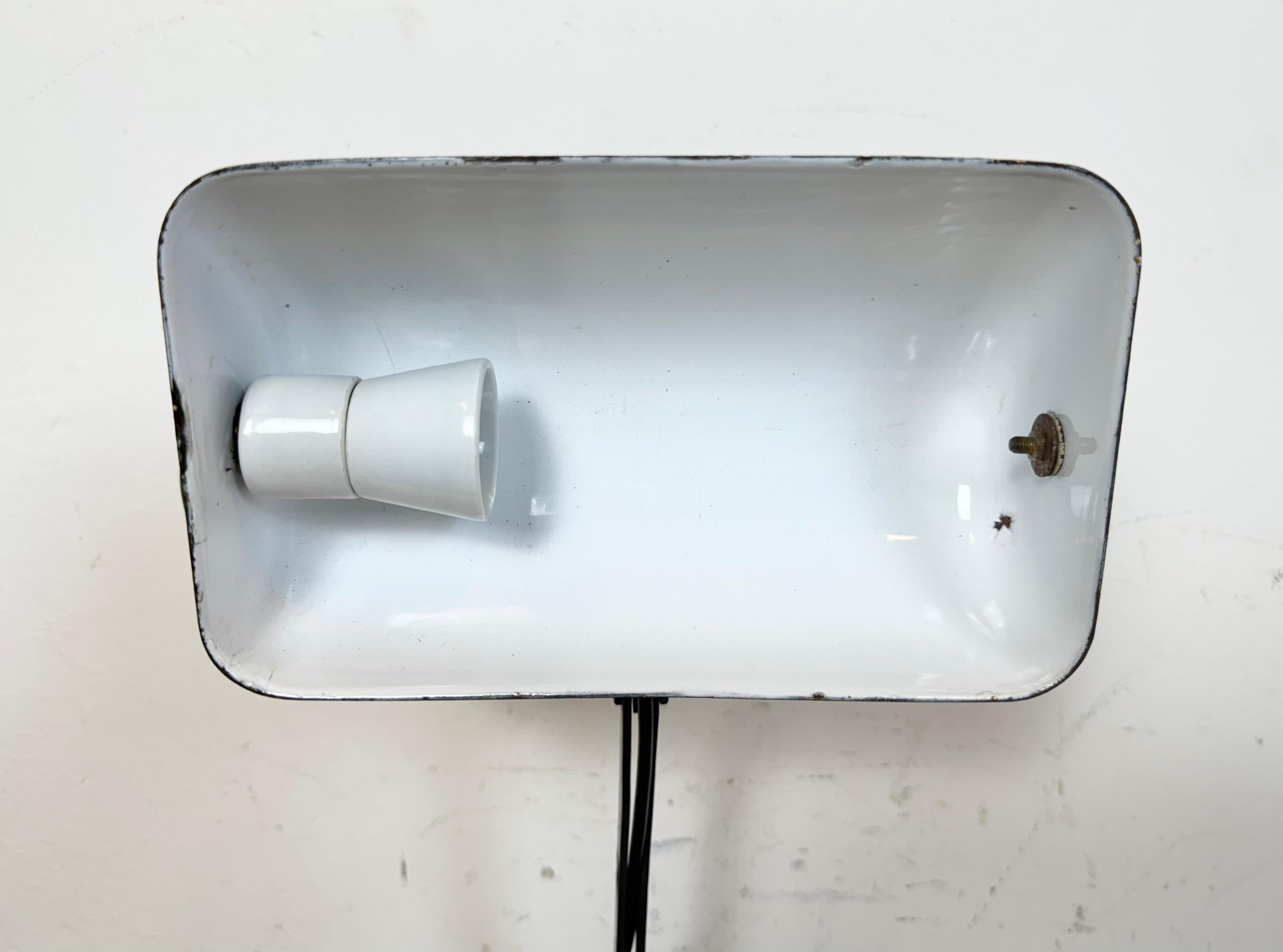 Lampe de banque vintage en émail vert, années 1950 en vente 4